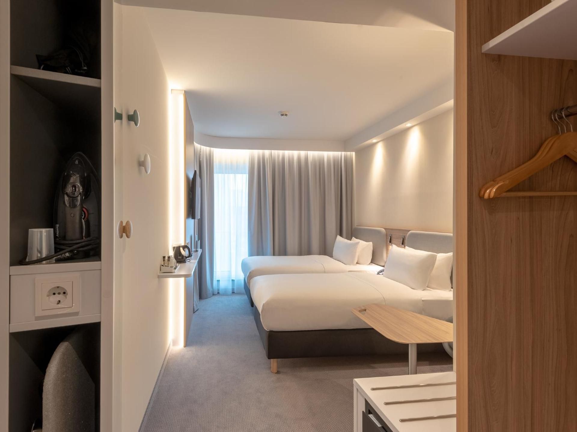 2 Twin Beds Standard Accessible