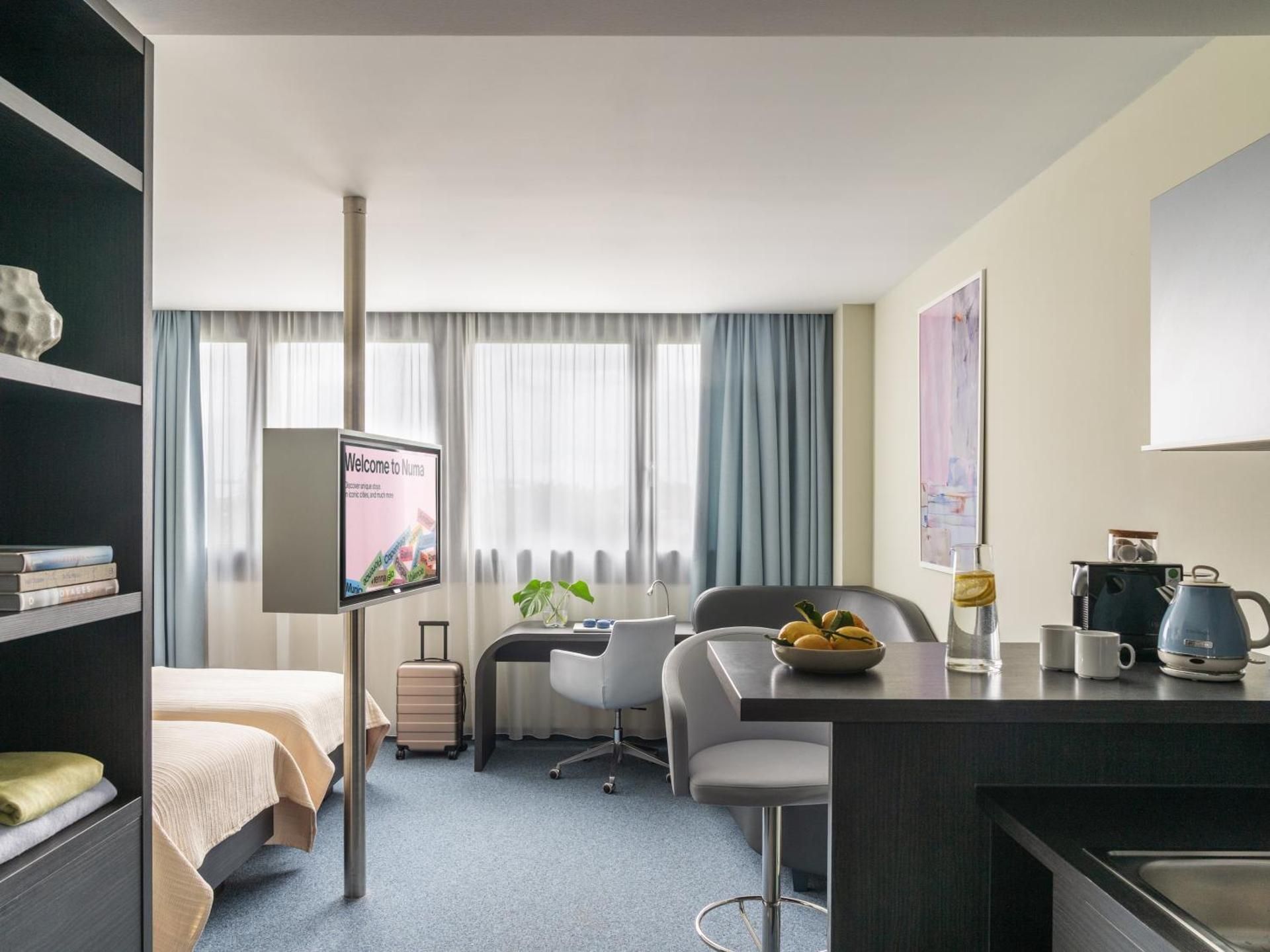 Extra Large Studio with Kitchen - Twin Beds