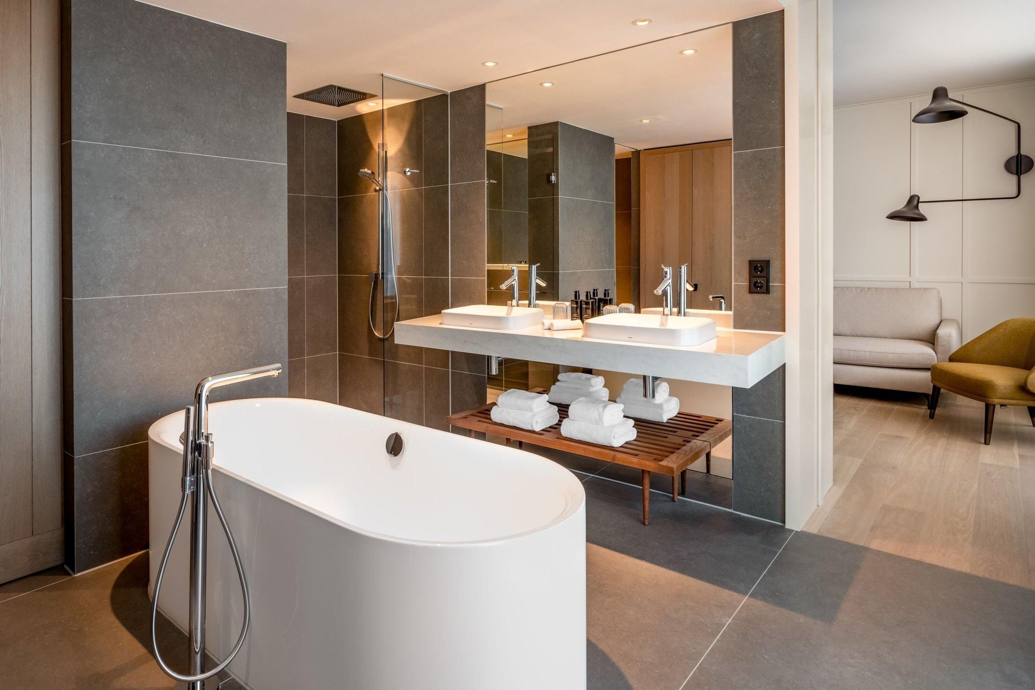 Premium Suite, M Club lounge access, Suite, 1 King