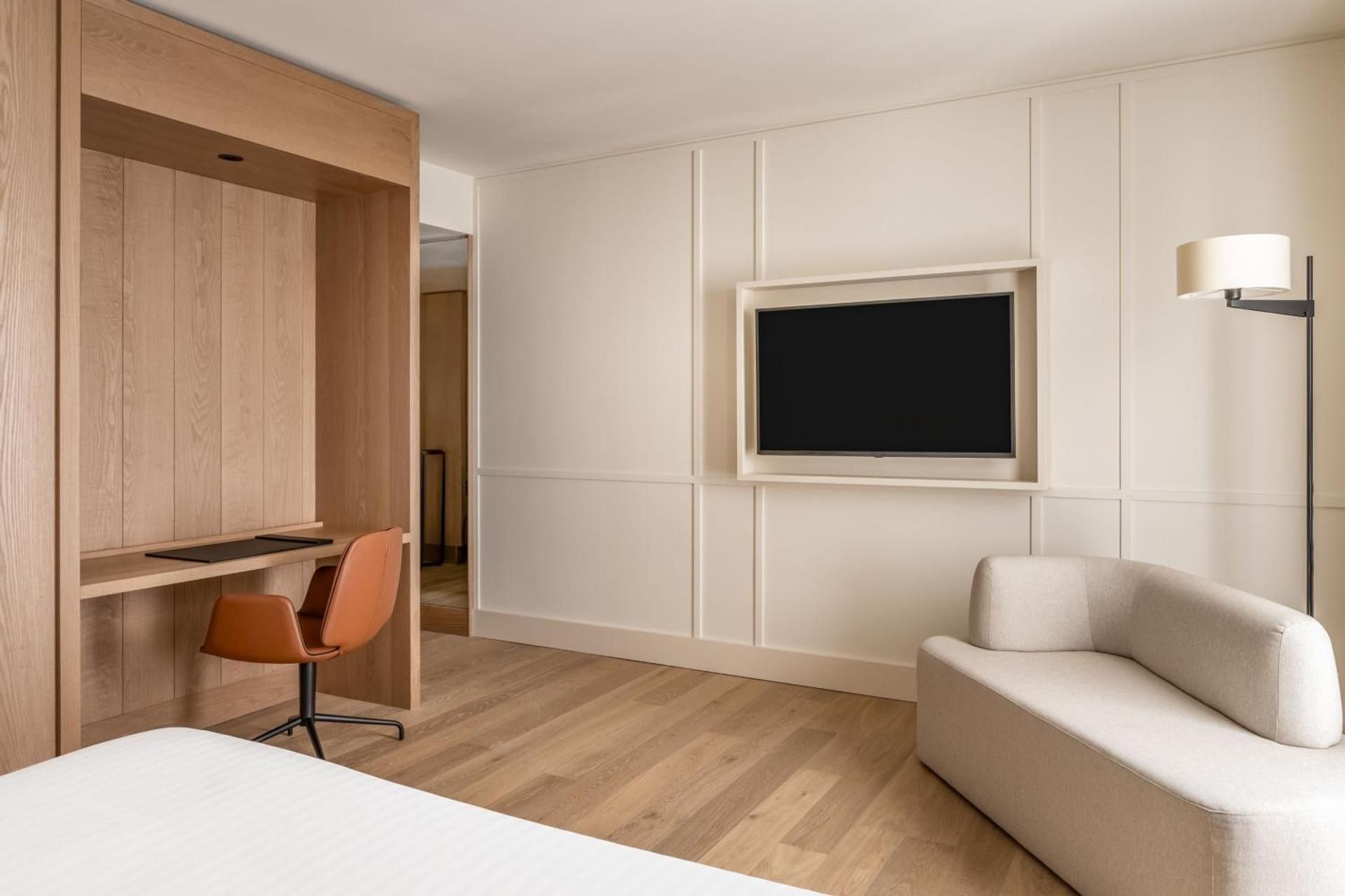 Superior, Larger Guest room, 1 King