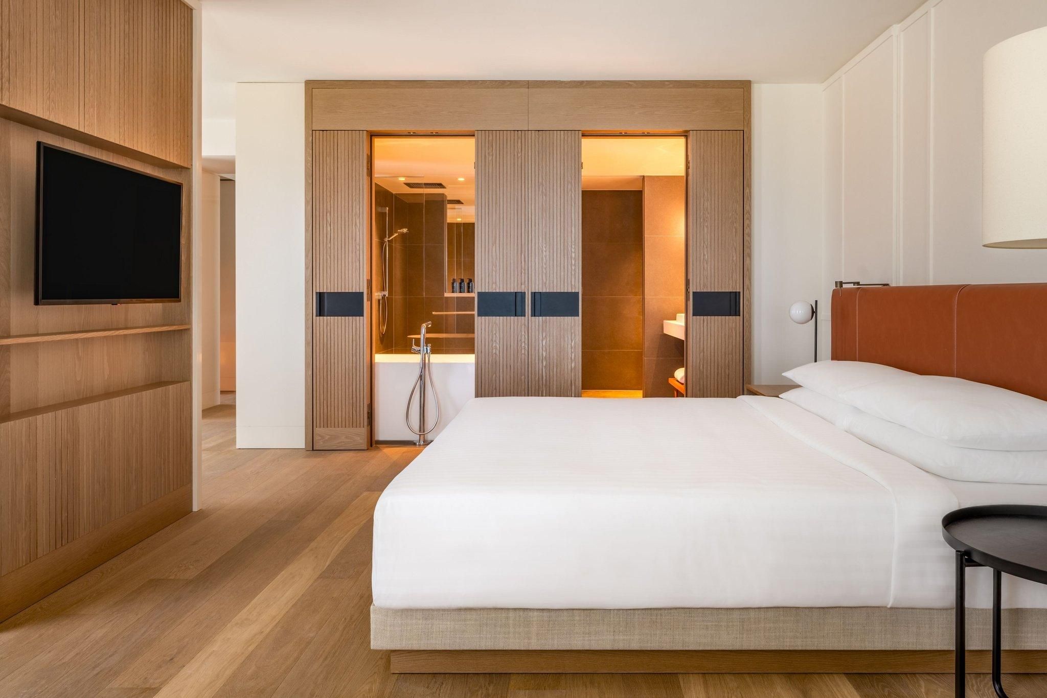 executive suite, m club lounge access, suite, 1 king