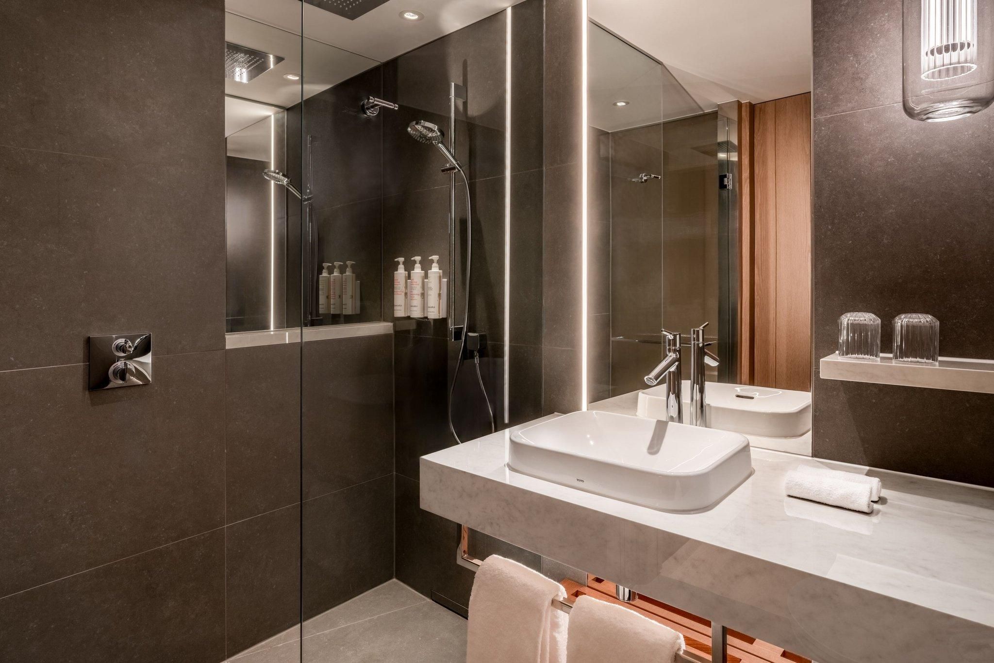 Superior, Larger Guest room, 1 King