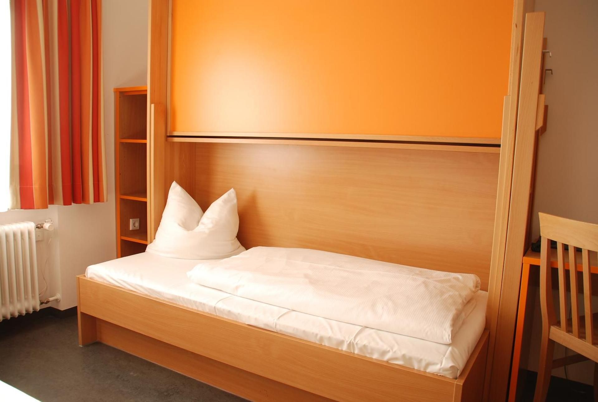 Single Room with Shared Toilet