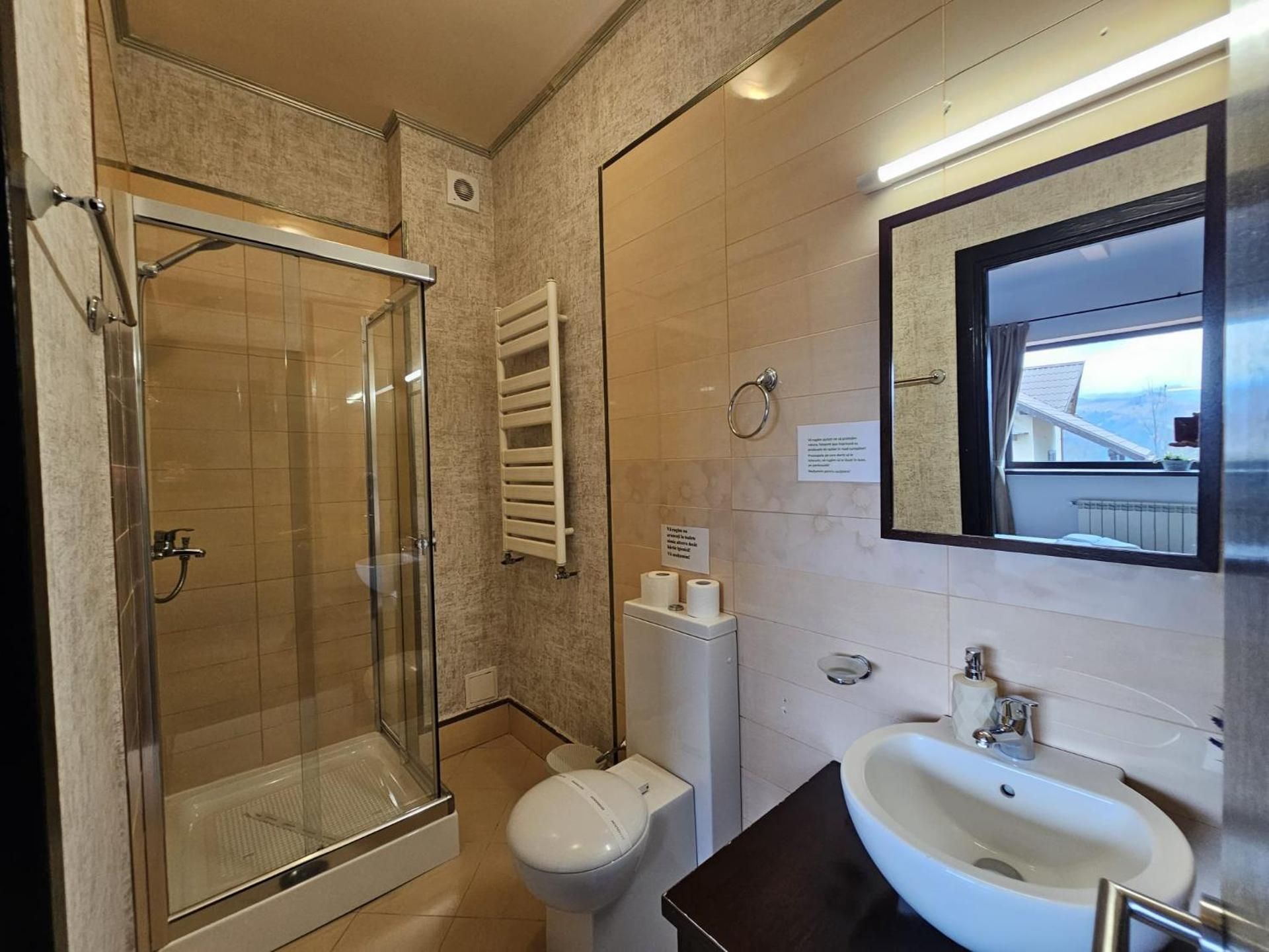 Deluxe Room (2 Adults + 1 Child)