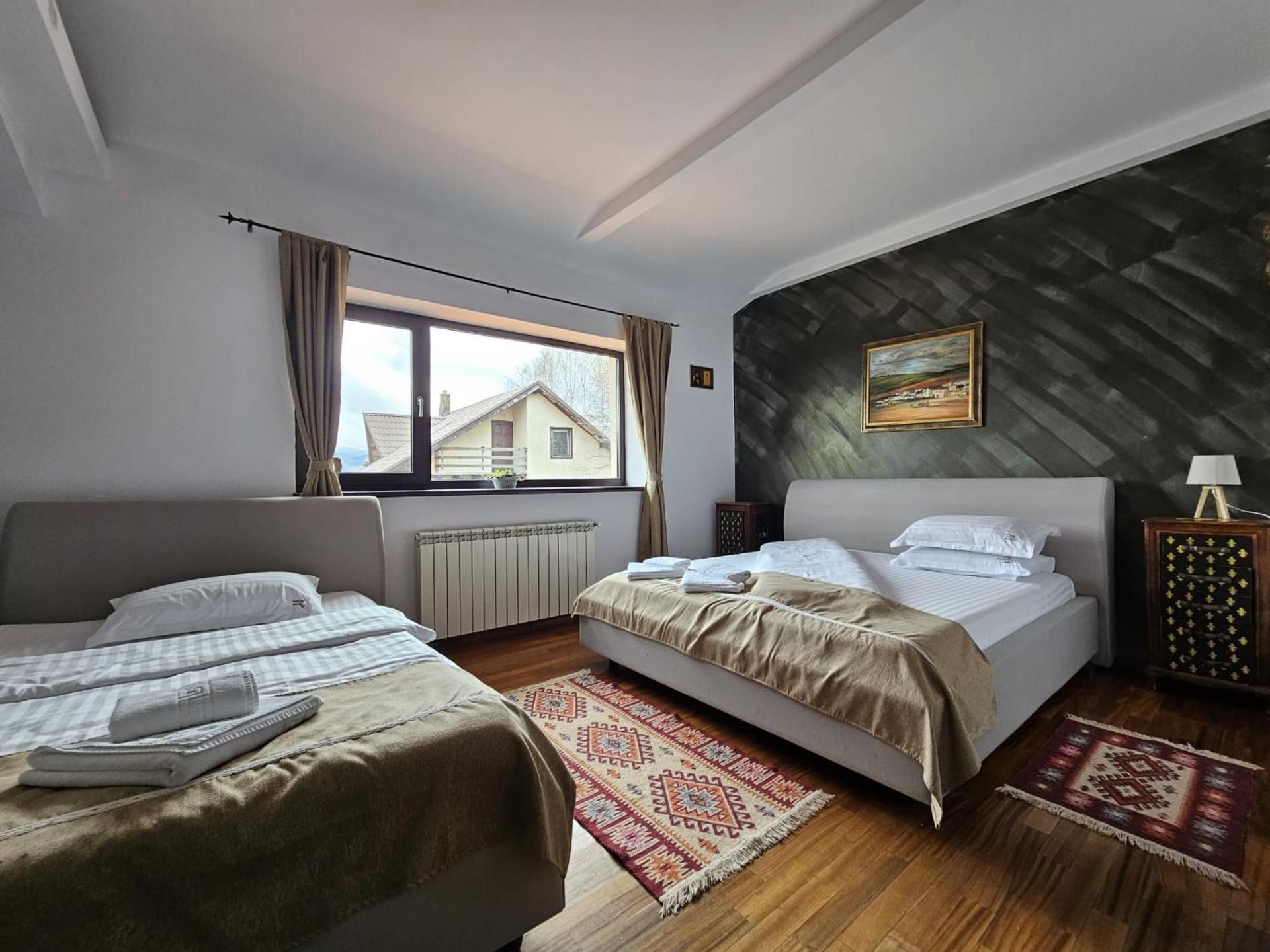 Deluxe Room (2 Adults + 1 Child)