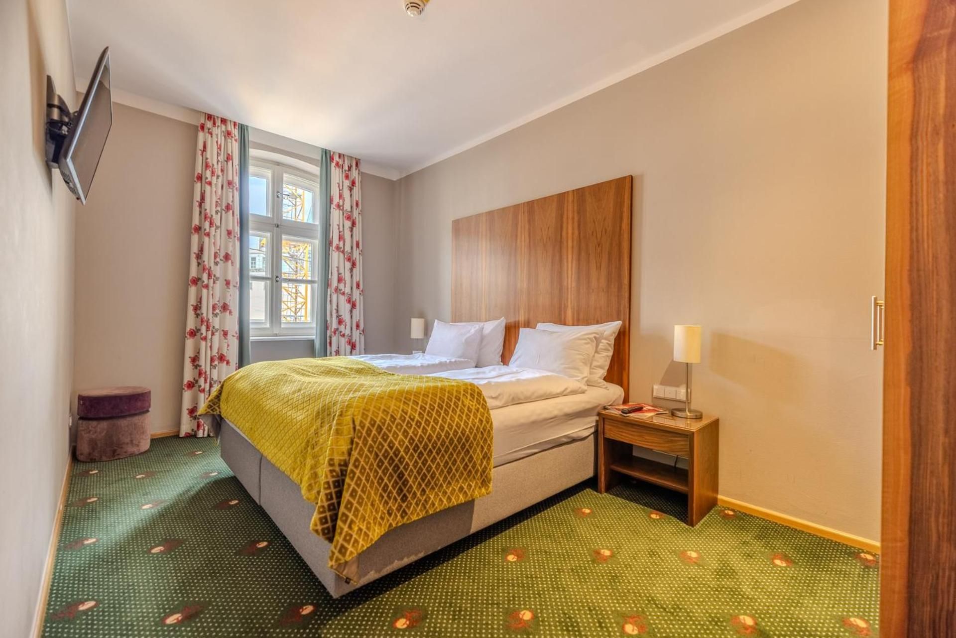 Suite (2-3 Adults) 