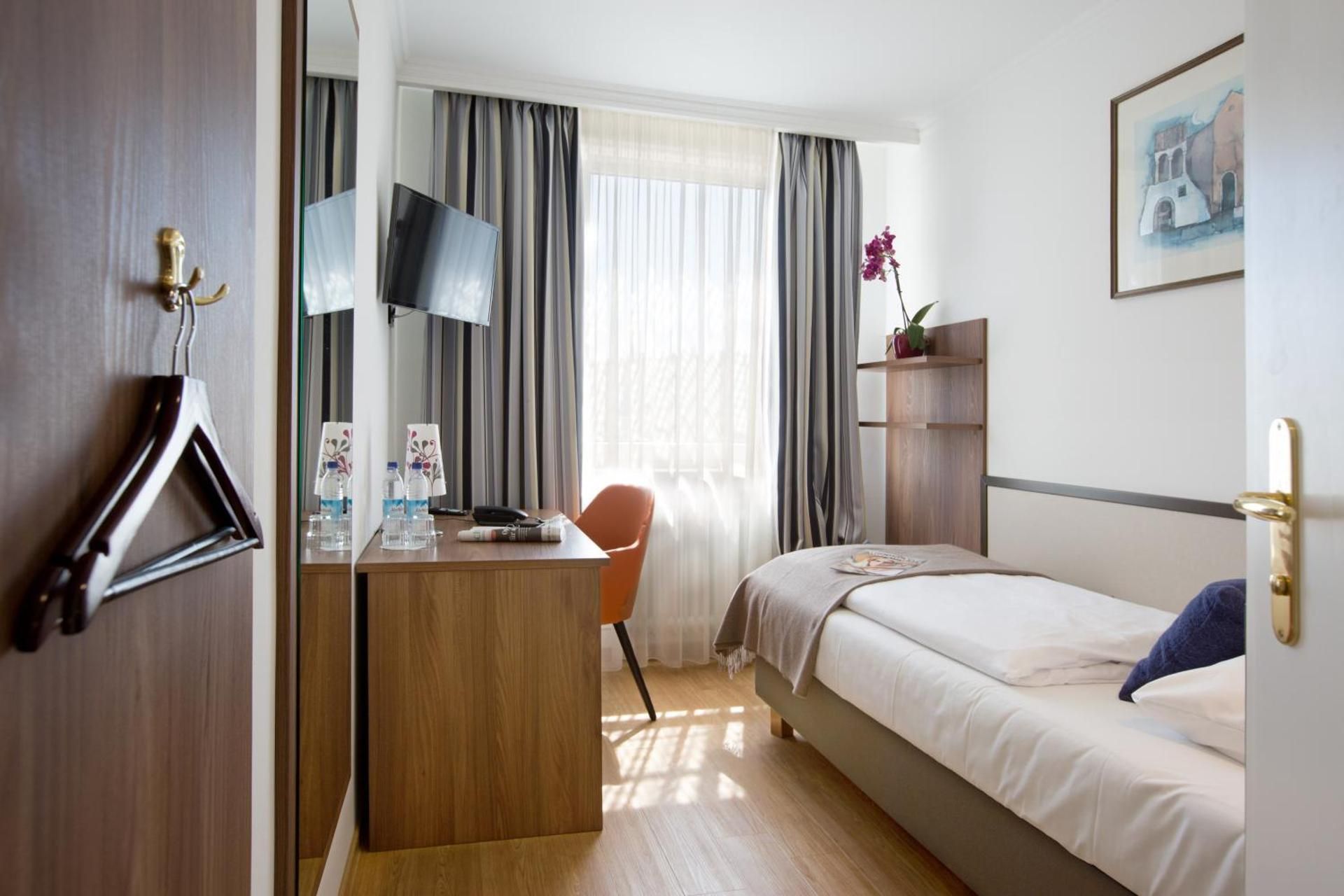 Single Standard Room