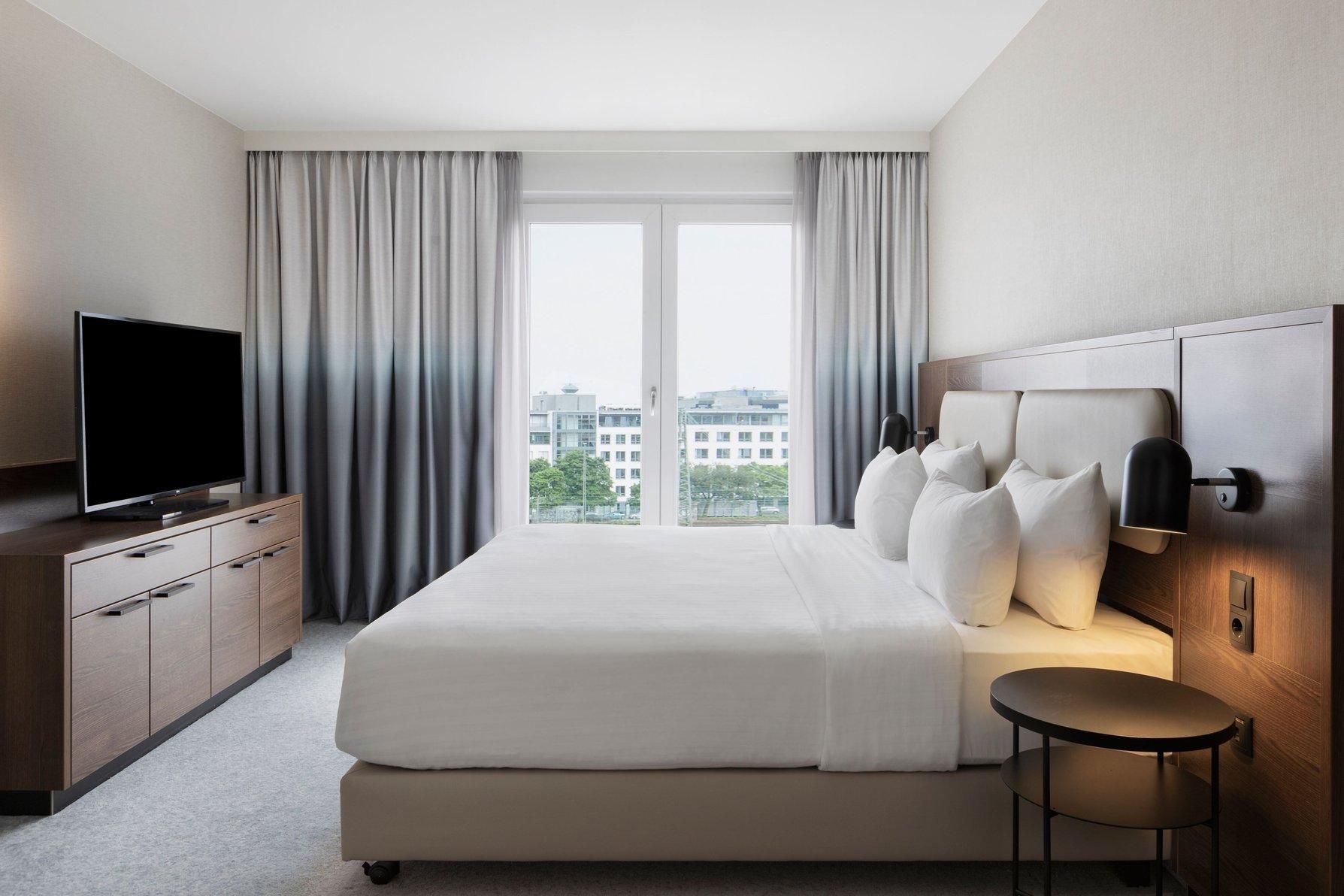 Grand Suite, 1 Bedroom 2 room Suite, 1 King, City view