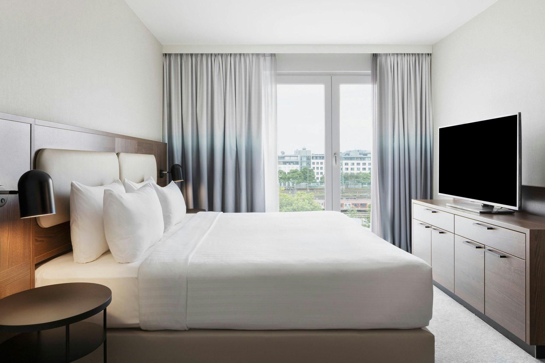 Junior Suite, 1 Bedroom Junior Suite, 1 King, City view