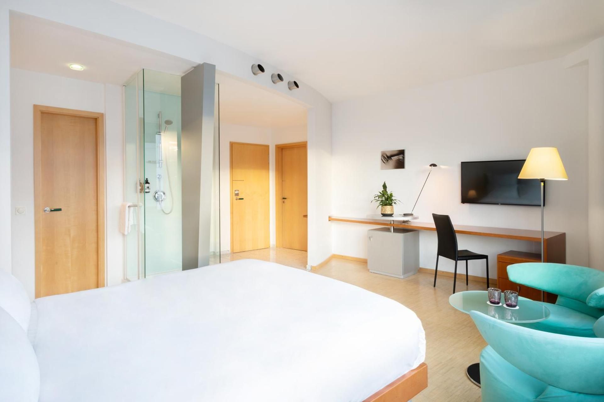 Premium Queen Room with Kitchenette