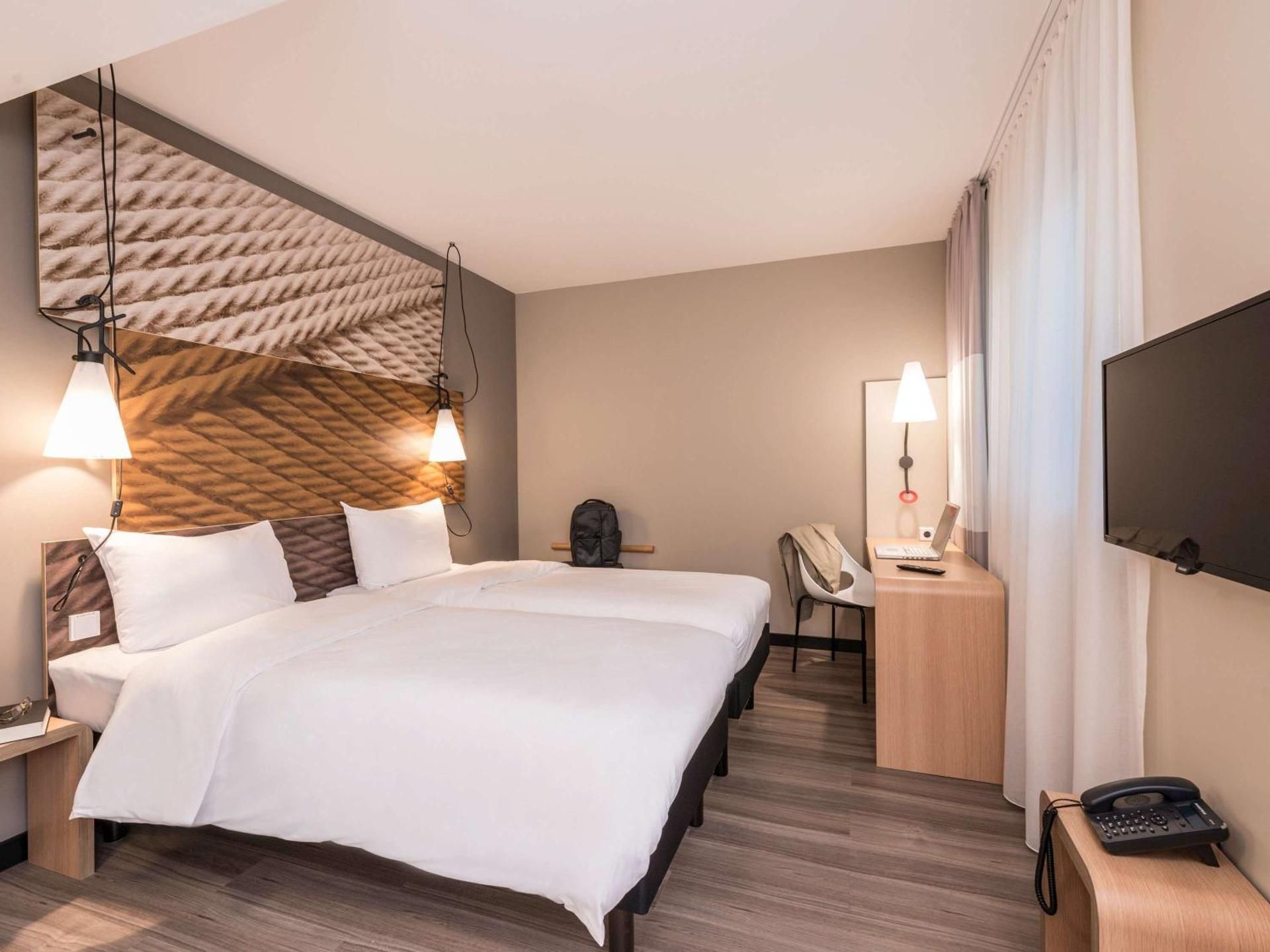 Room with 2 single beds equipped with the new b edding