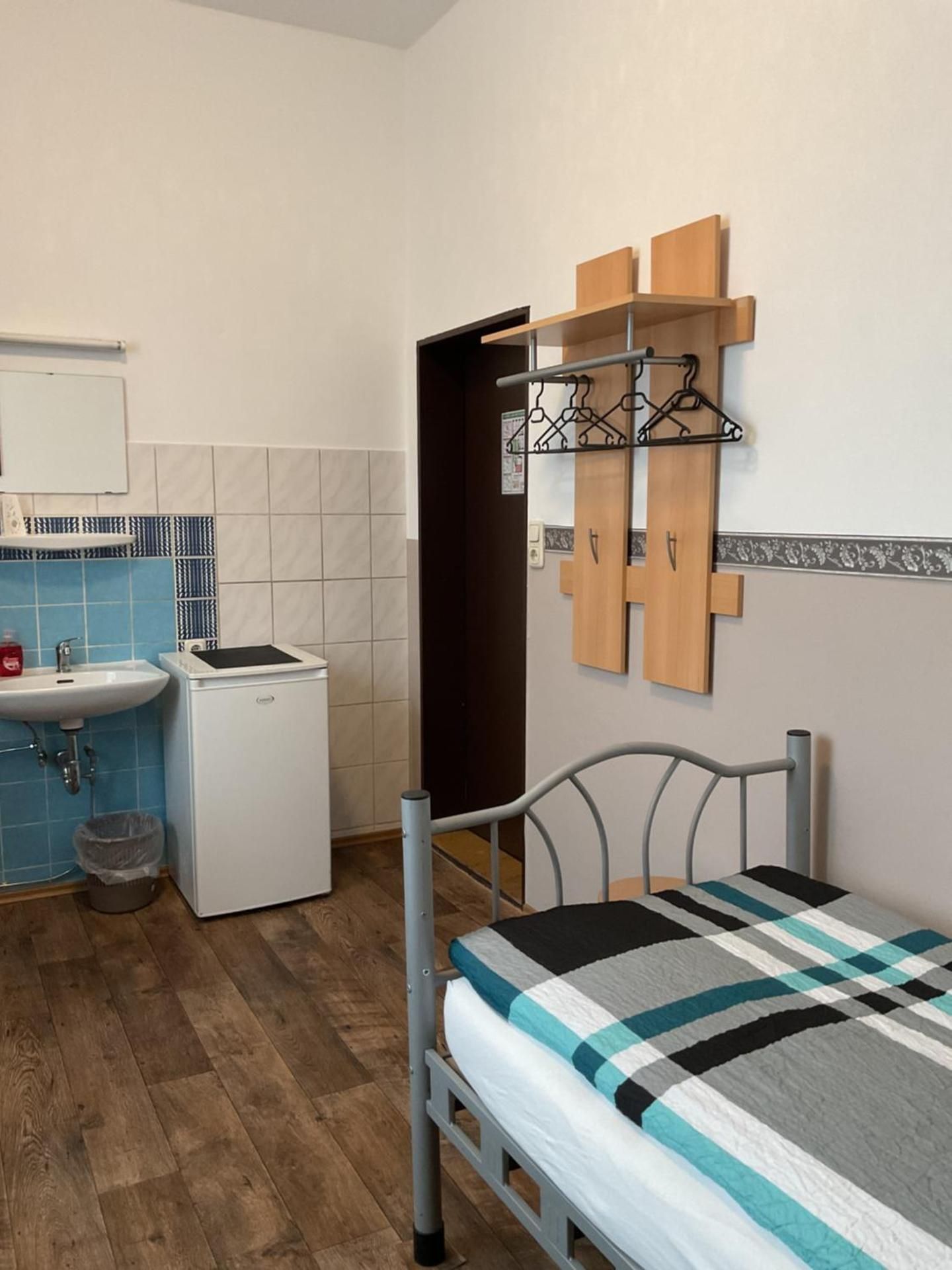 Twin Room with Shower