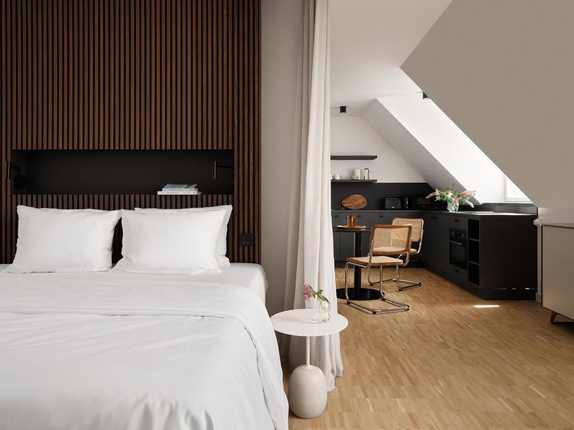 Roomy Studio
