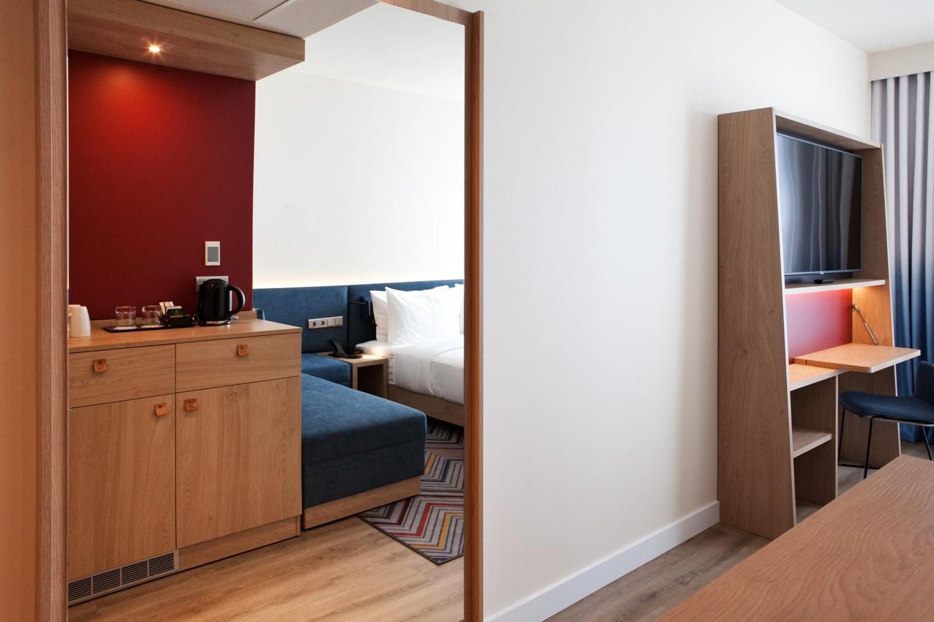 Hampton by Hilton Munich Airport South Twin Room 3