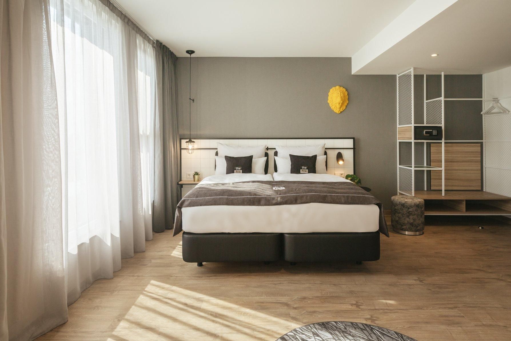 Holiday Inn the niu, Leo Nuremberg By IHG 1 Queen Premium Single Sofa Bed 2