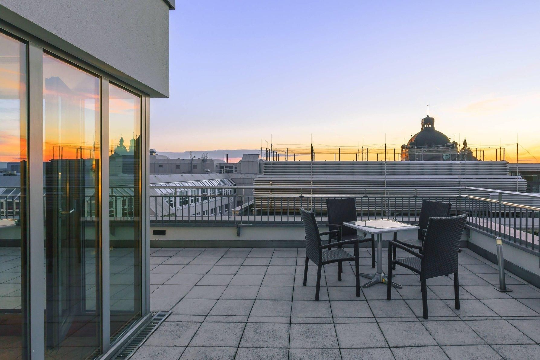Penthouse Suite, Concierge Lounge Access, 1 Bedroom Penthouse Suite, 1 King, Castle View View