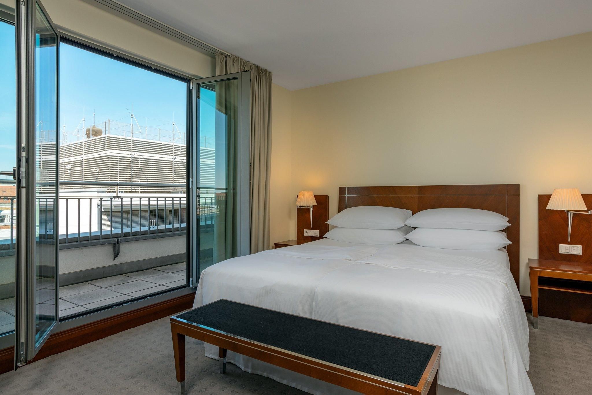 Sterntor Suite, Concierge Lounge Access, 1 Bedroom 2 Room Suite, 1 Queen, Sofa Bed, City View