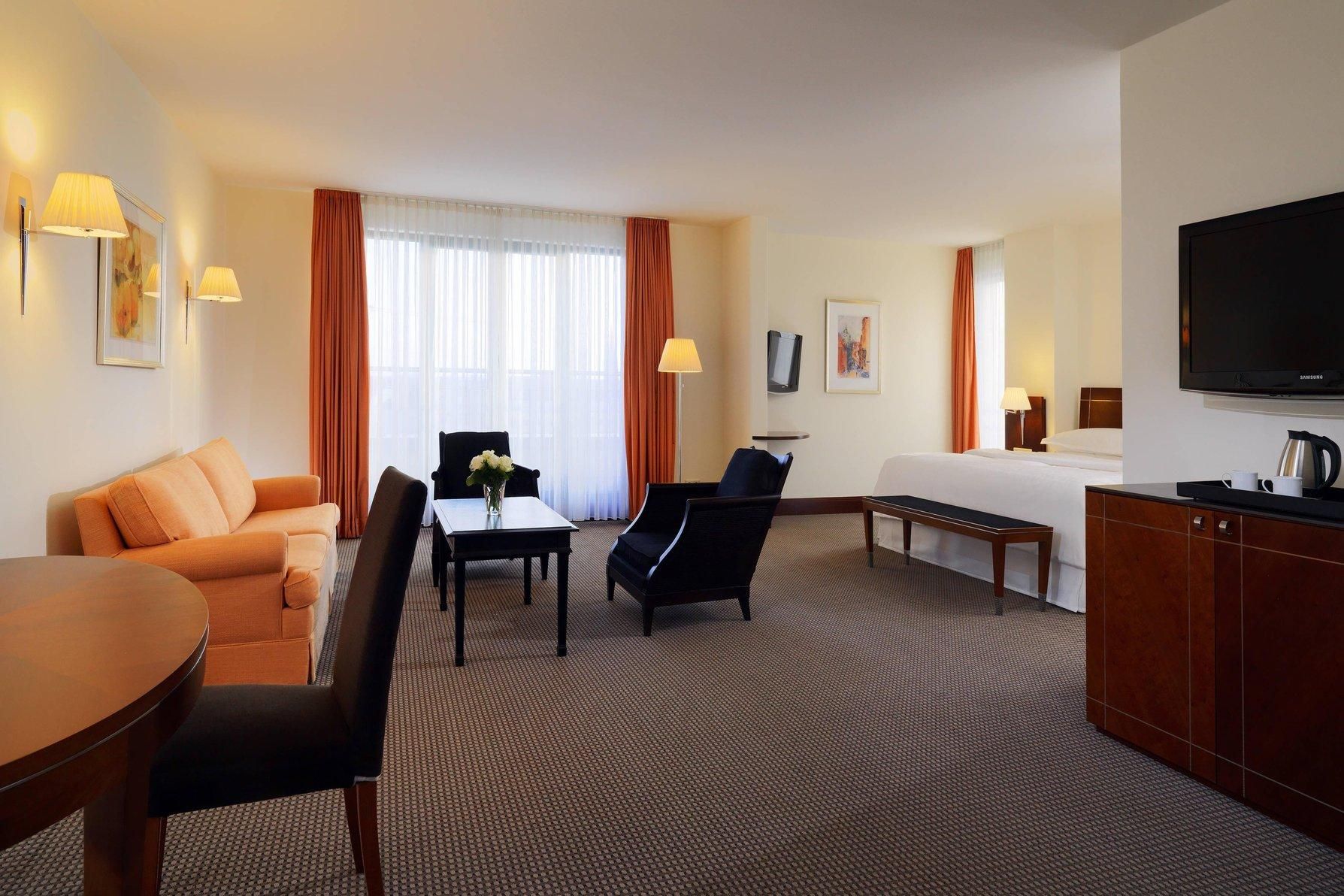 Tafelhof Suite, Concierge lounge access, 1 Bedroom Junior Suite, 1 King, Non-Private Sofa bed