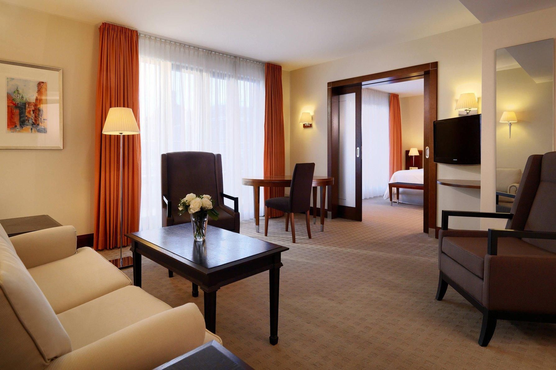 Sheraton Carlton Hotel Nuernberg Sterntor Suite, Concierge Lounge Access, 1 Bedroom 2 Room Suite, 1 Queen, Sofa Bed, City View 3