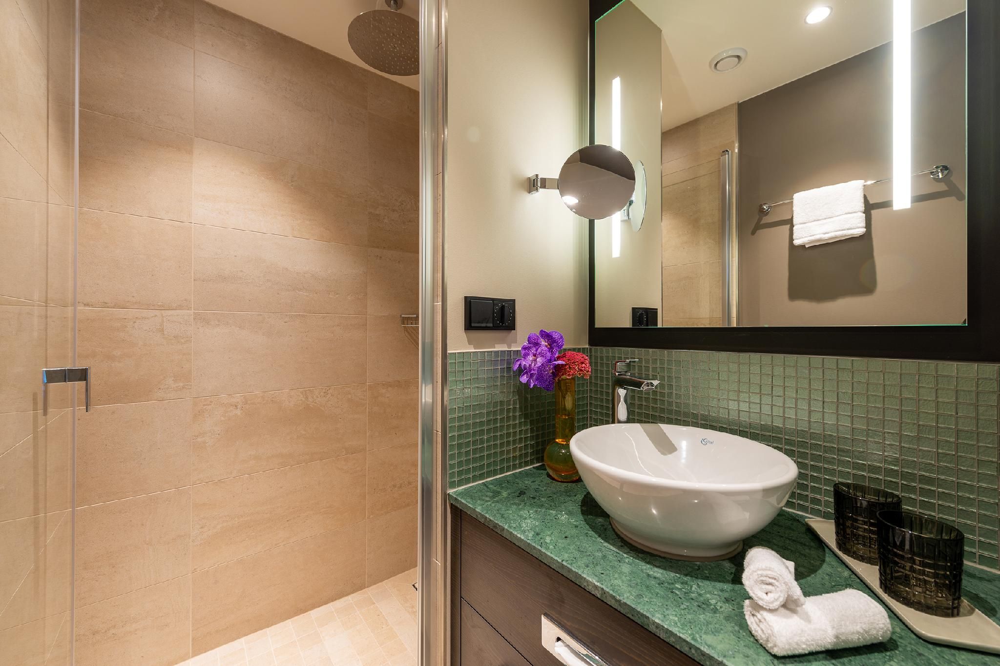 Leonardo Royal Hotel Nuernberg Deluxe Quadruple 2