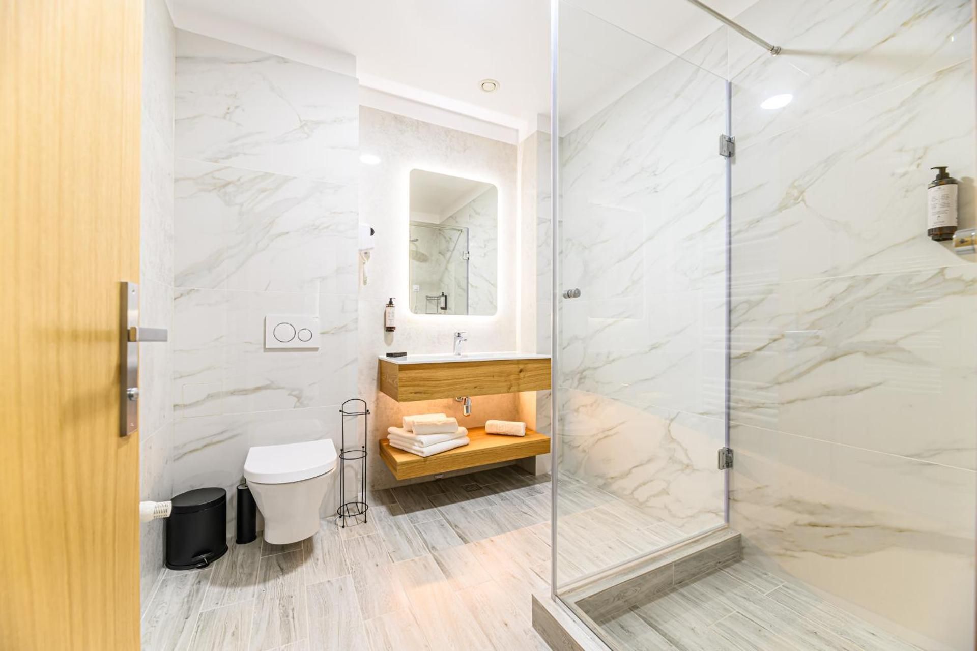 Executive Twin Room (2 Adults + 1 Child)