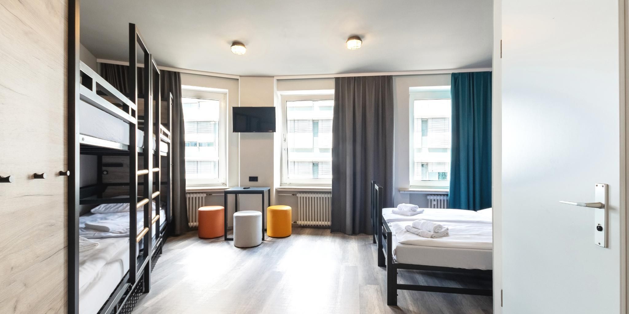 6-Bed Room
