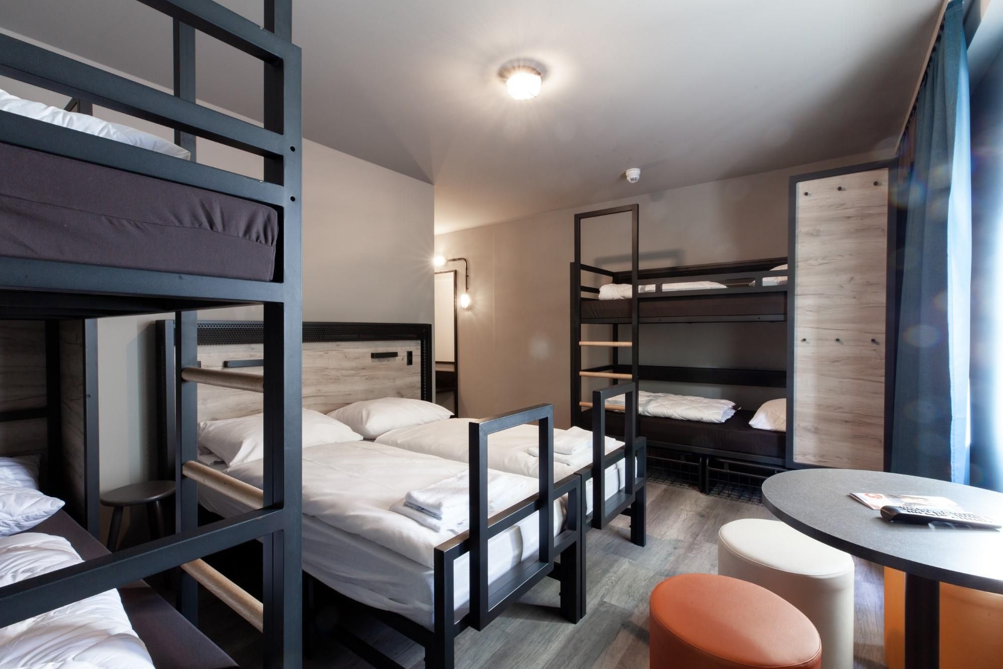6-Bed Room