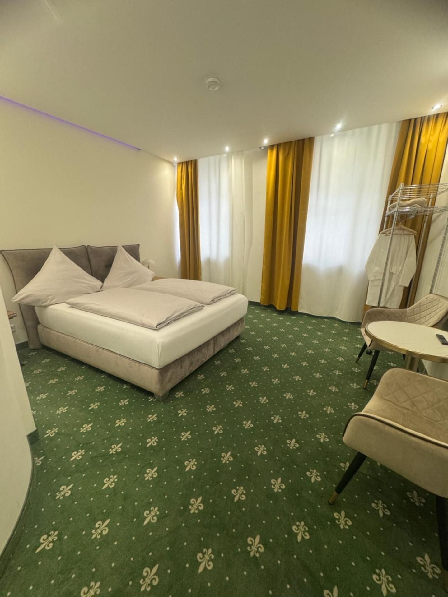 Double Room with Private External Bathroom