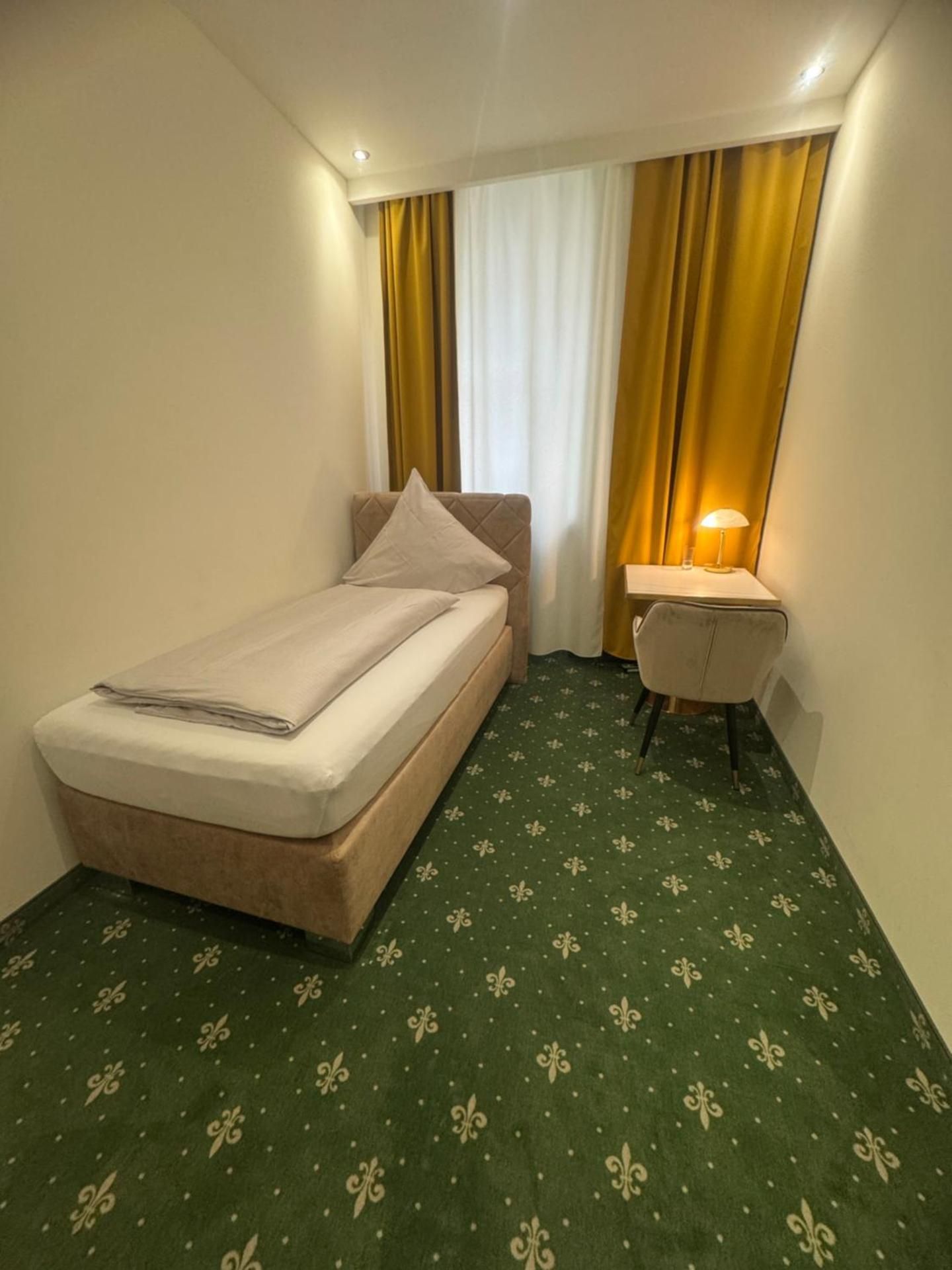 Single Room with Private External Bathroom