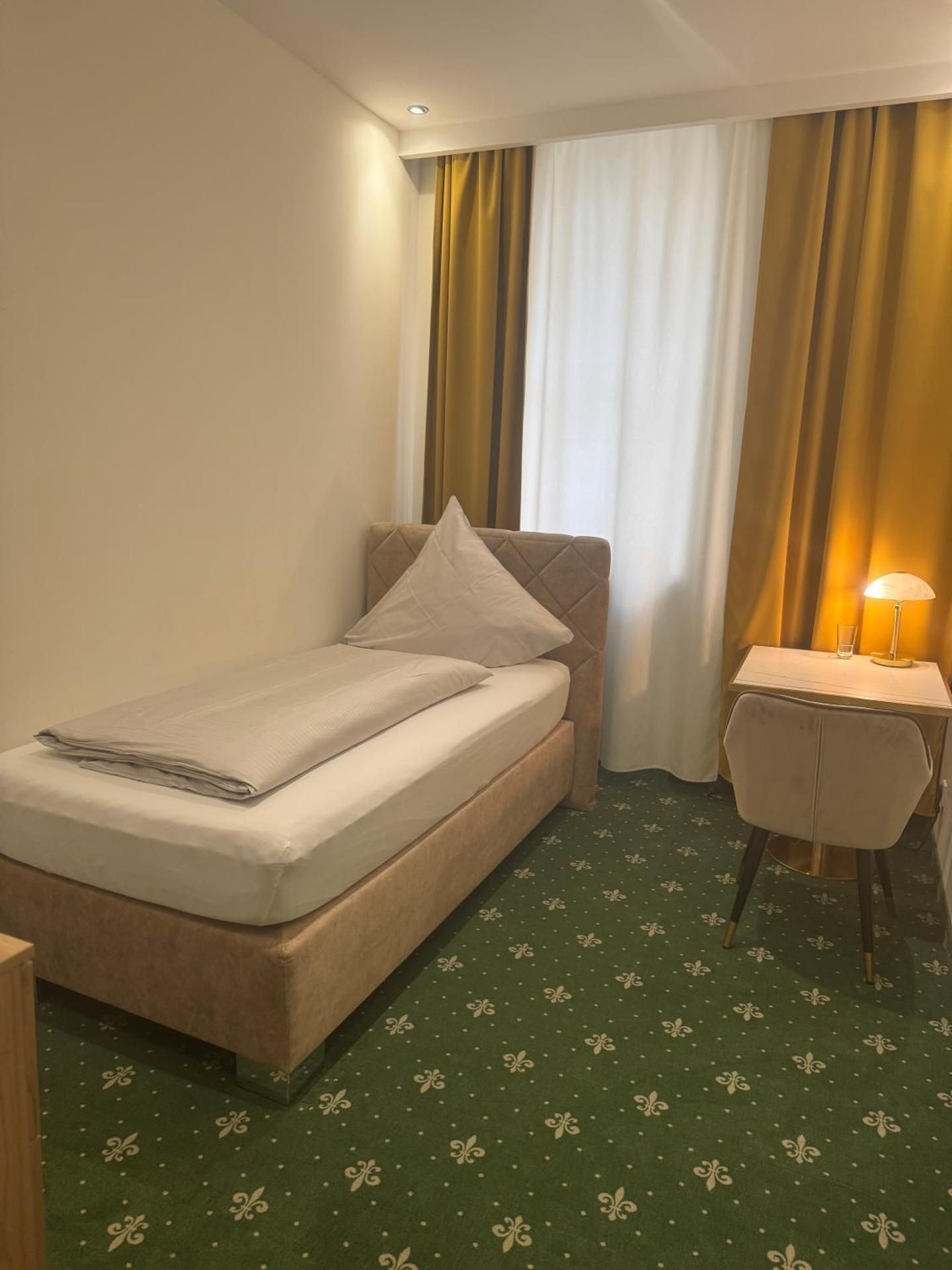 Single Room with Private External Bathroom