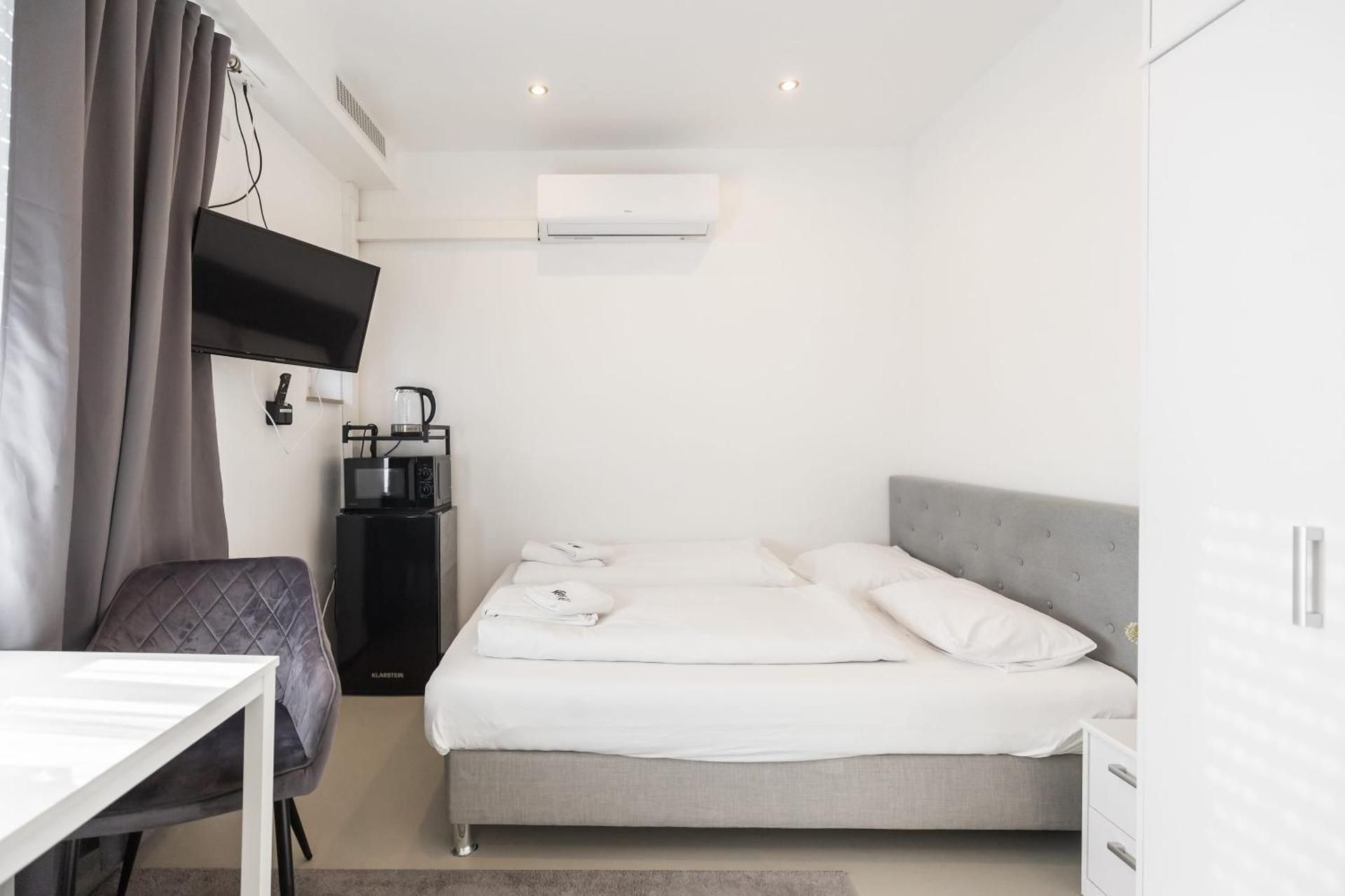 Double Room with Private External Bathroom