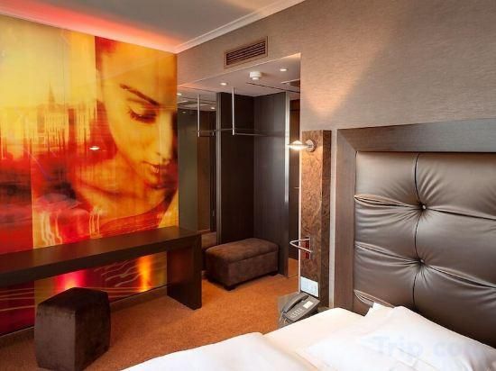 Savoy Hotel Single Room