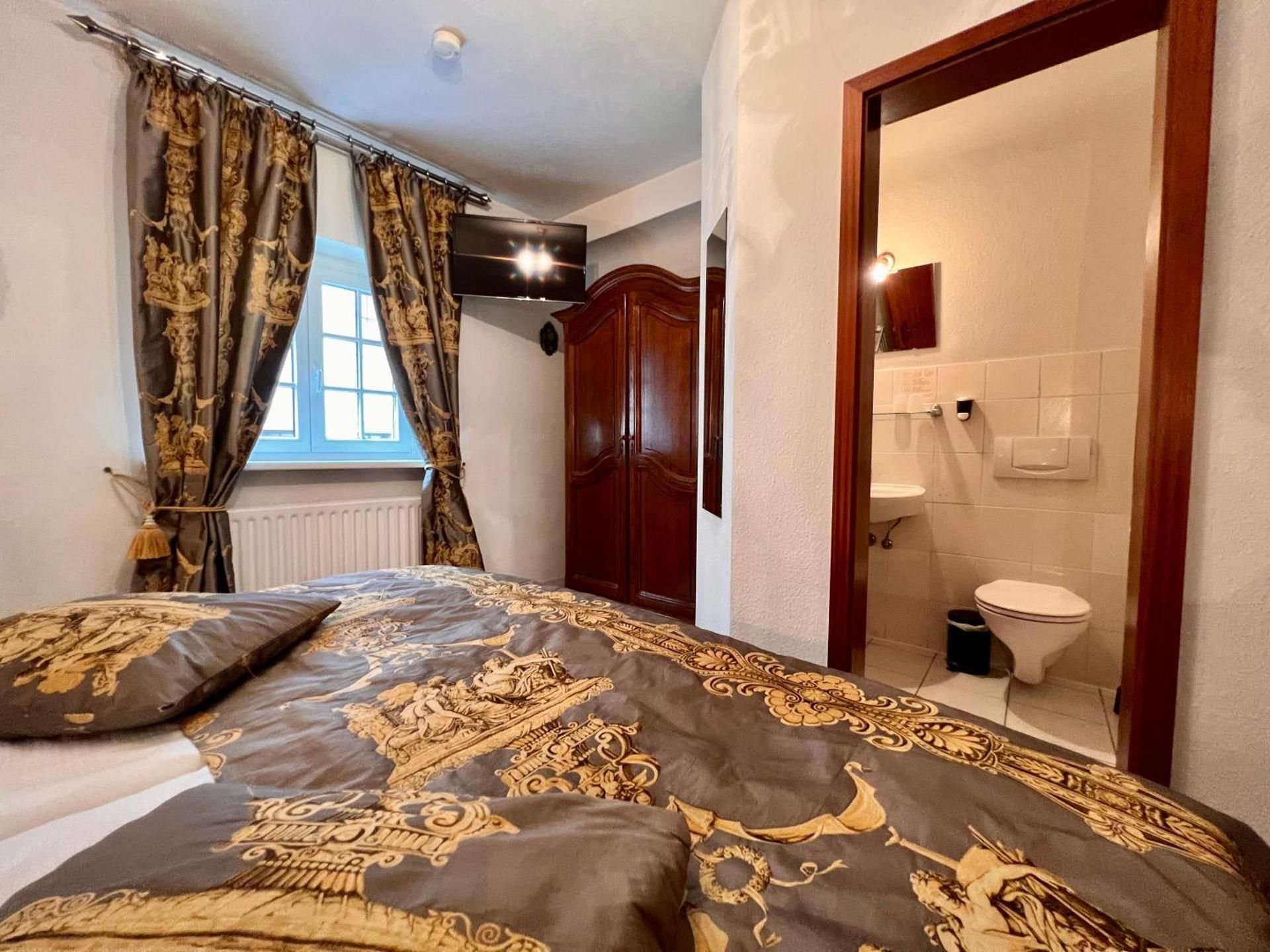 Hayk Altstadthotel & Appartements Small Double Room 2