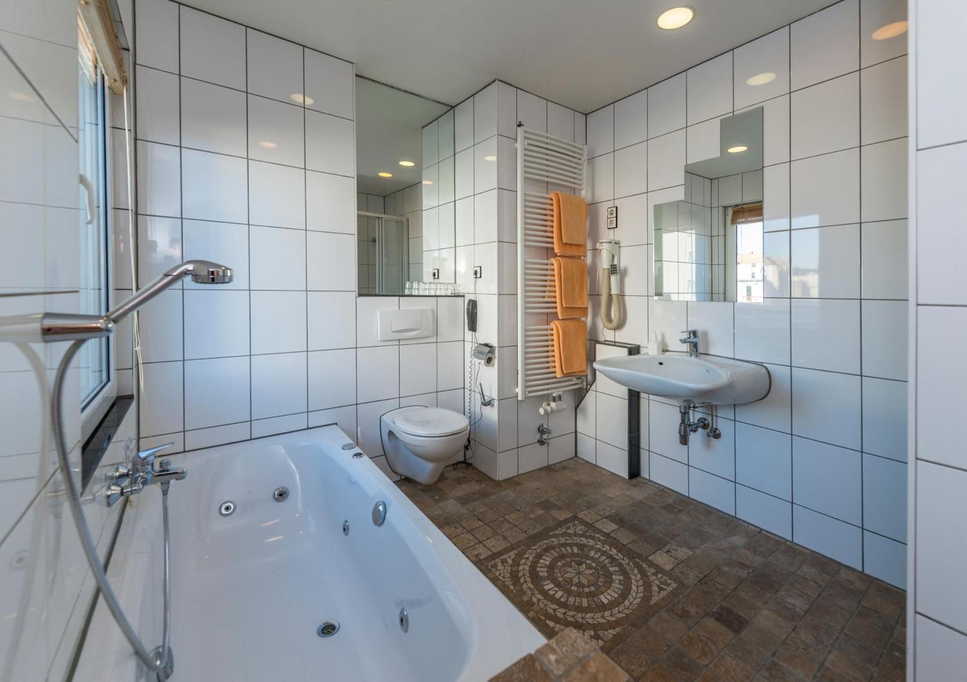 Breslauer Hof Am Dom Quadruple Room 3