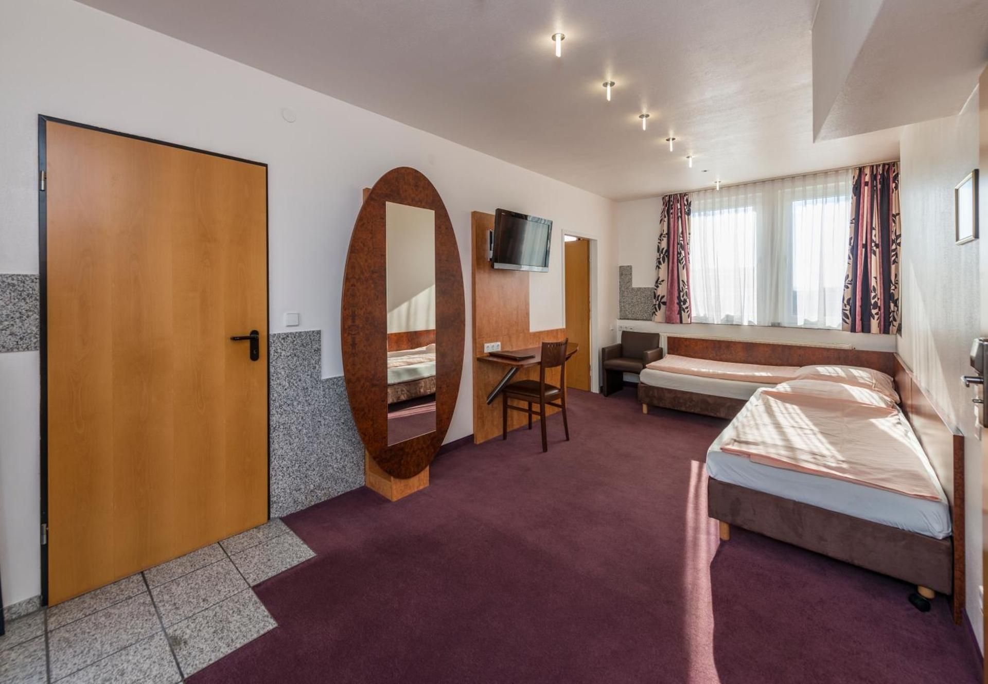 Breslauer Hof Am Dom Quadruple Room 2