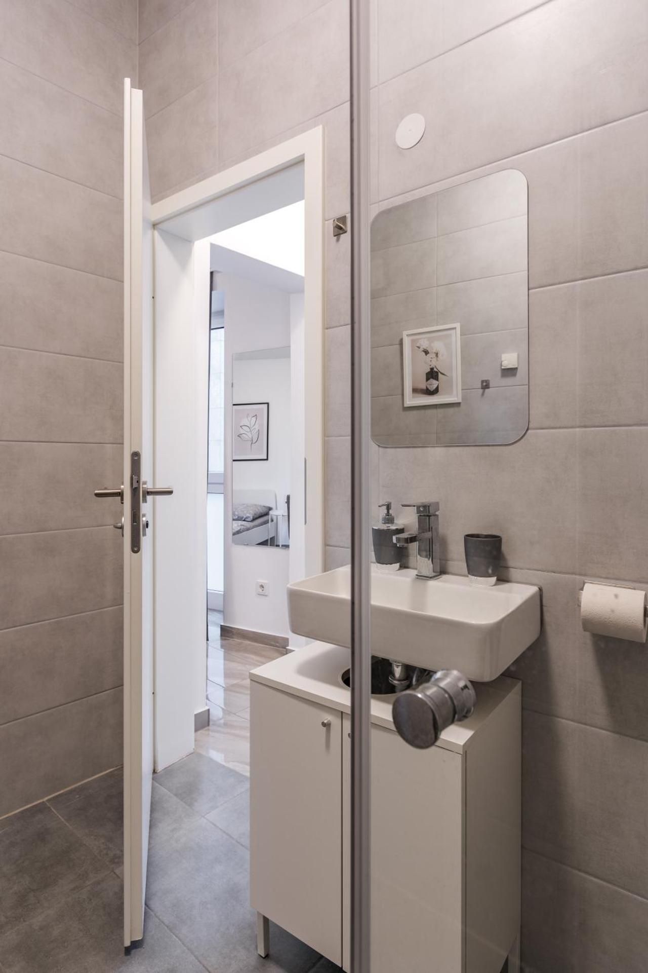 Apartments Cologne Studio Apartment