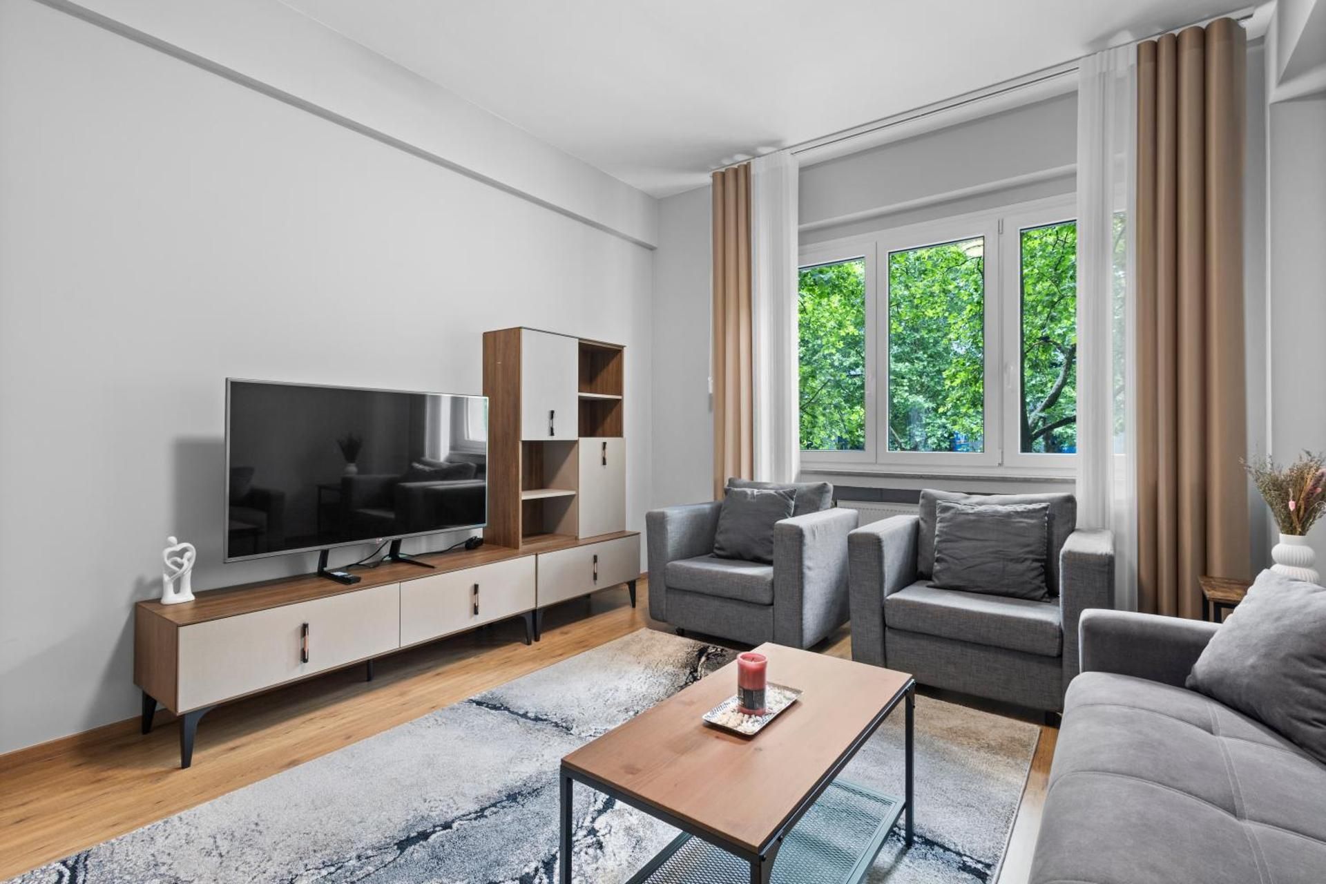 One-Bedroom Apartment with Balcony