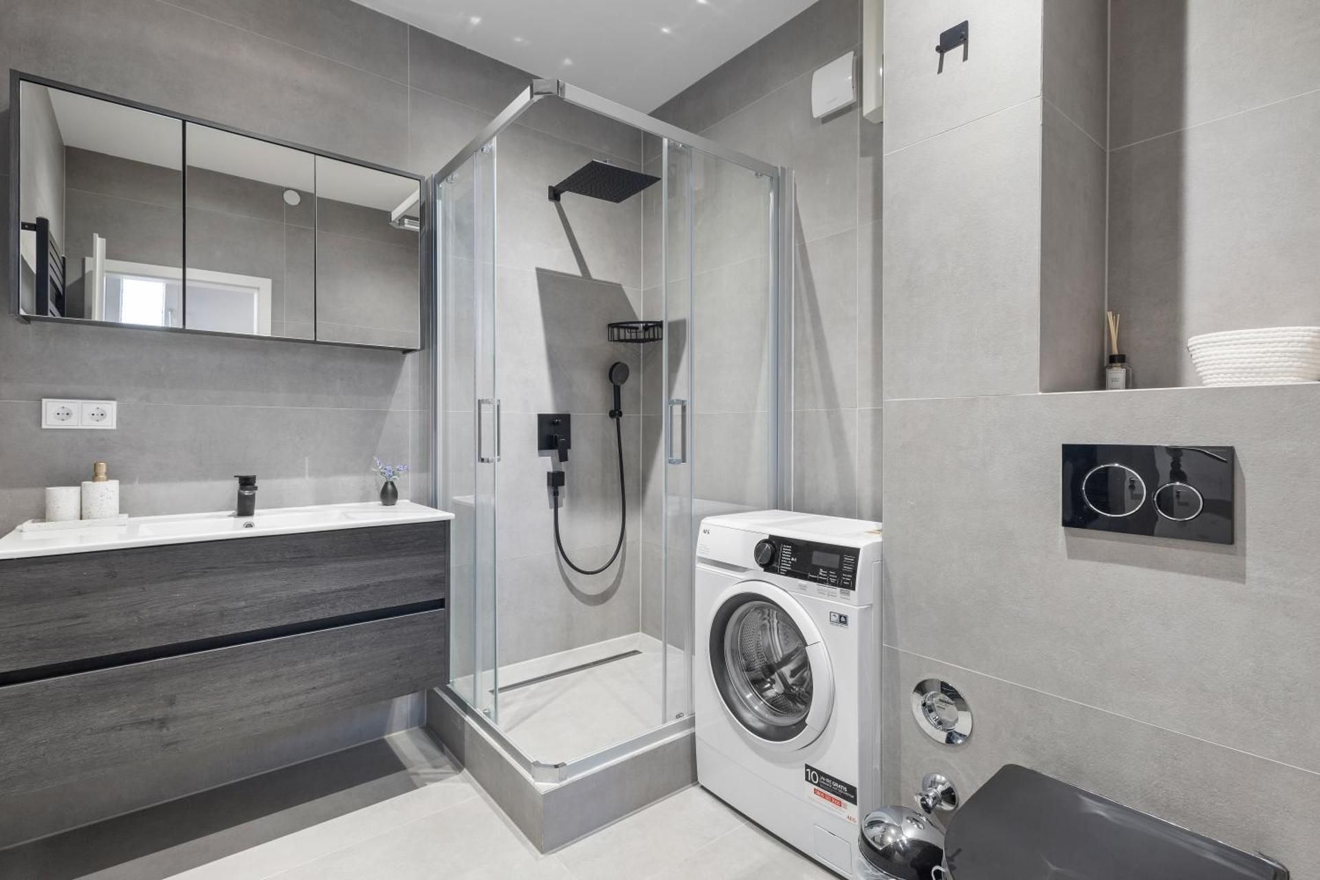 Four-Bedroom Deluxe Apartment
