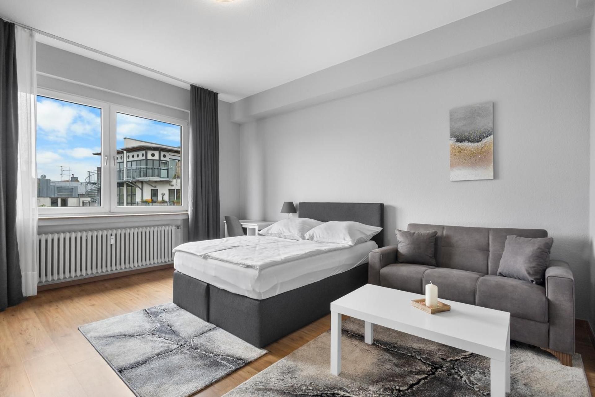 Five-Bedroom Deluxe Apartment