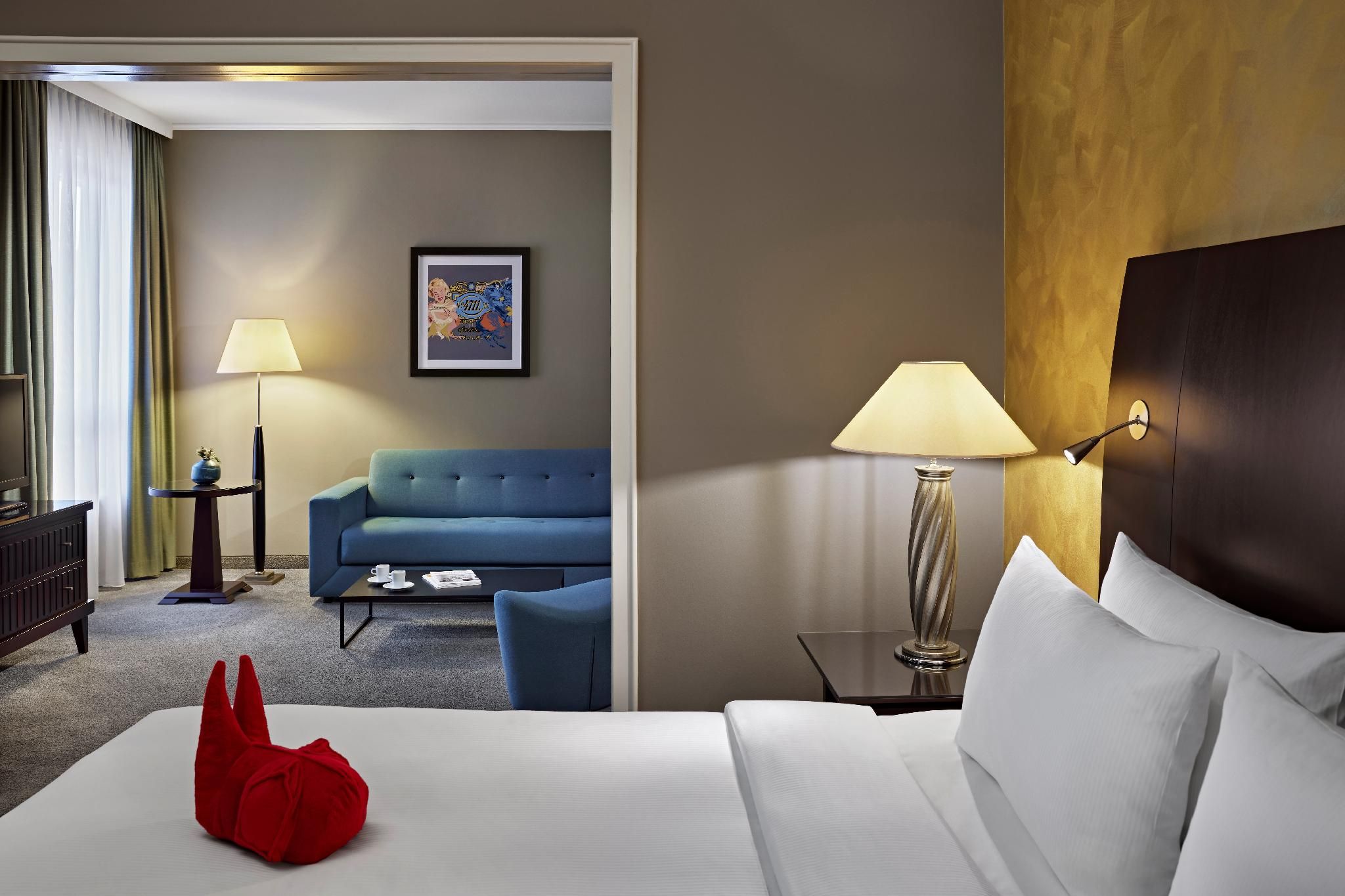 1 King Bed Premium