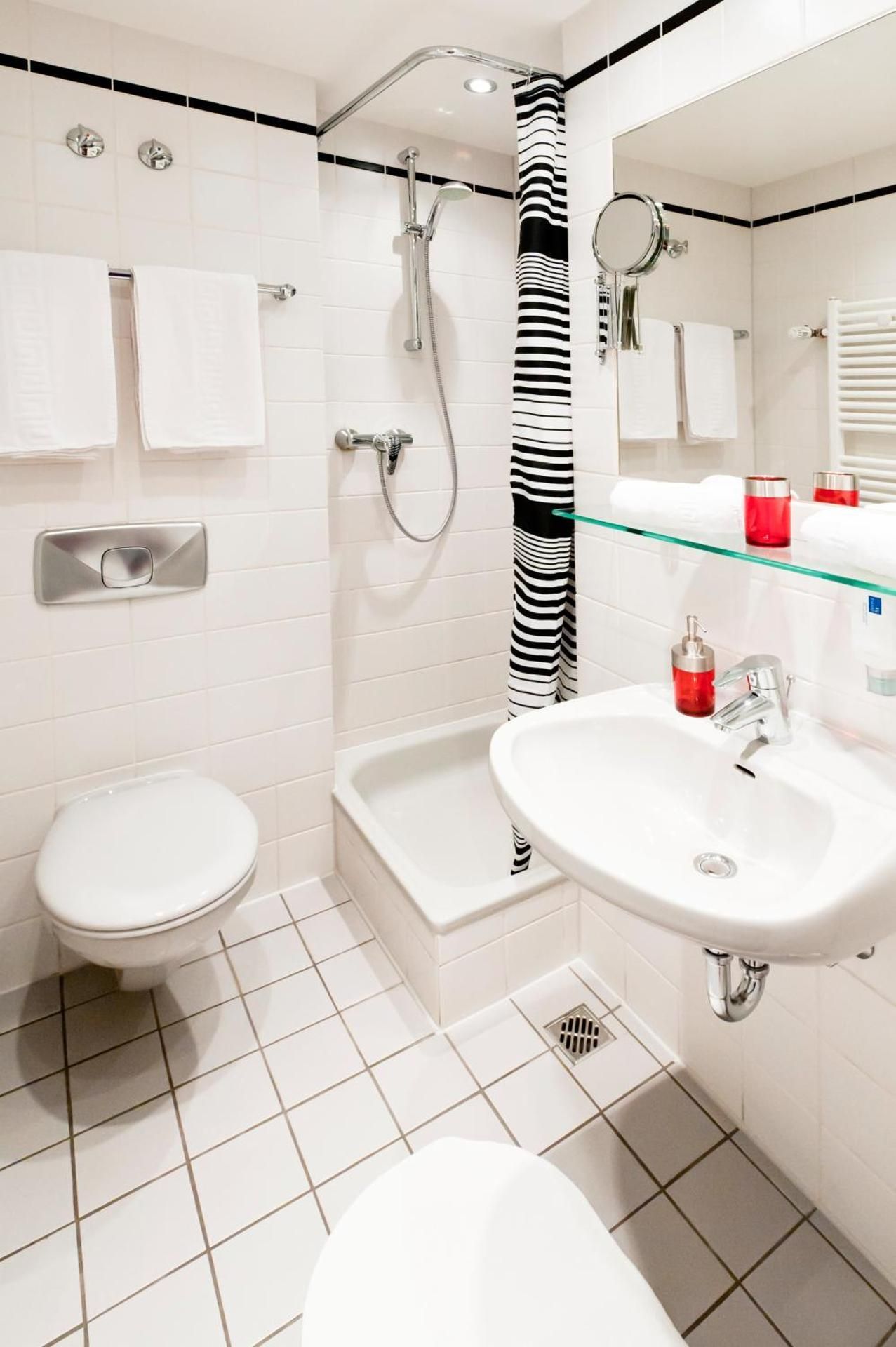 Hotel Esplanade Twin Room with Balcony 3