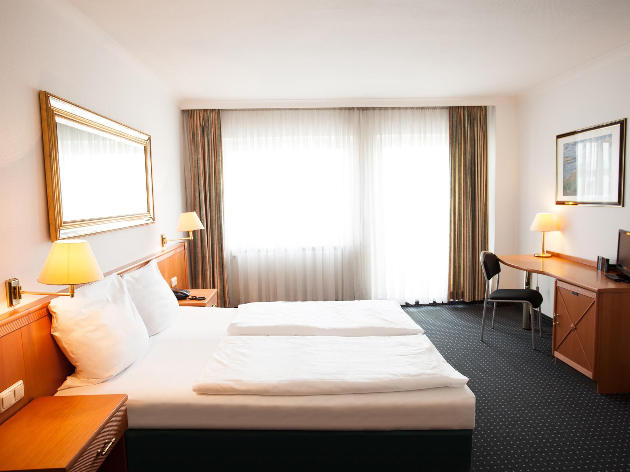 Centro Hotel Royal Triple Room