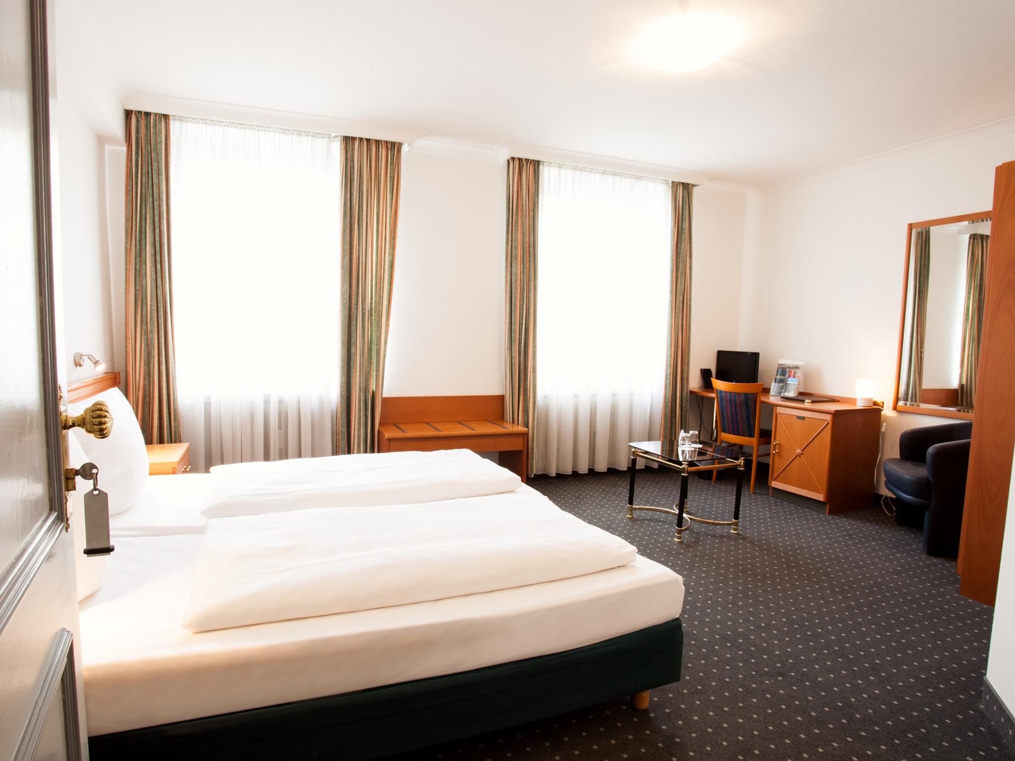 Centro Hotel Royal Triple Room 2