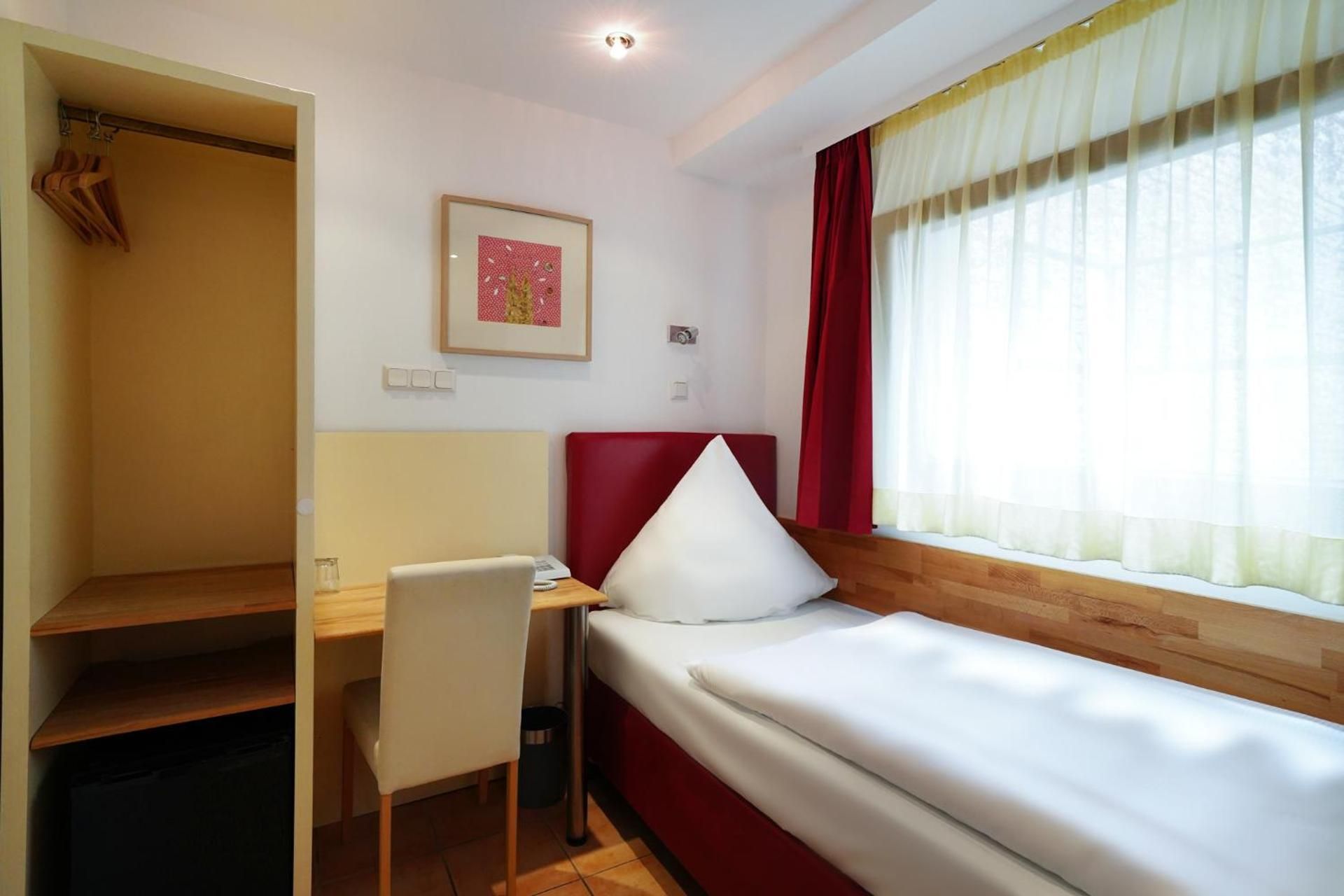 Hotel im Kupferkessel Single Room With Private Bathroom