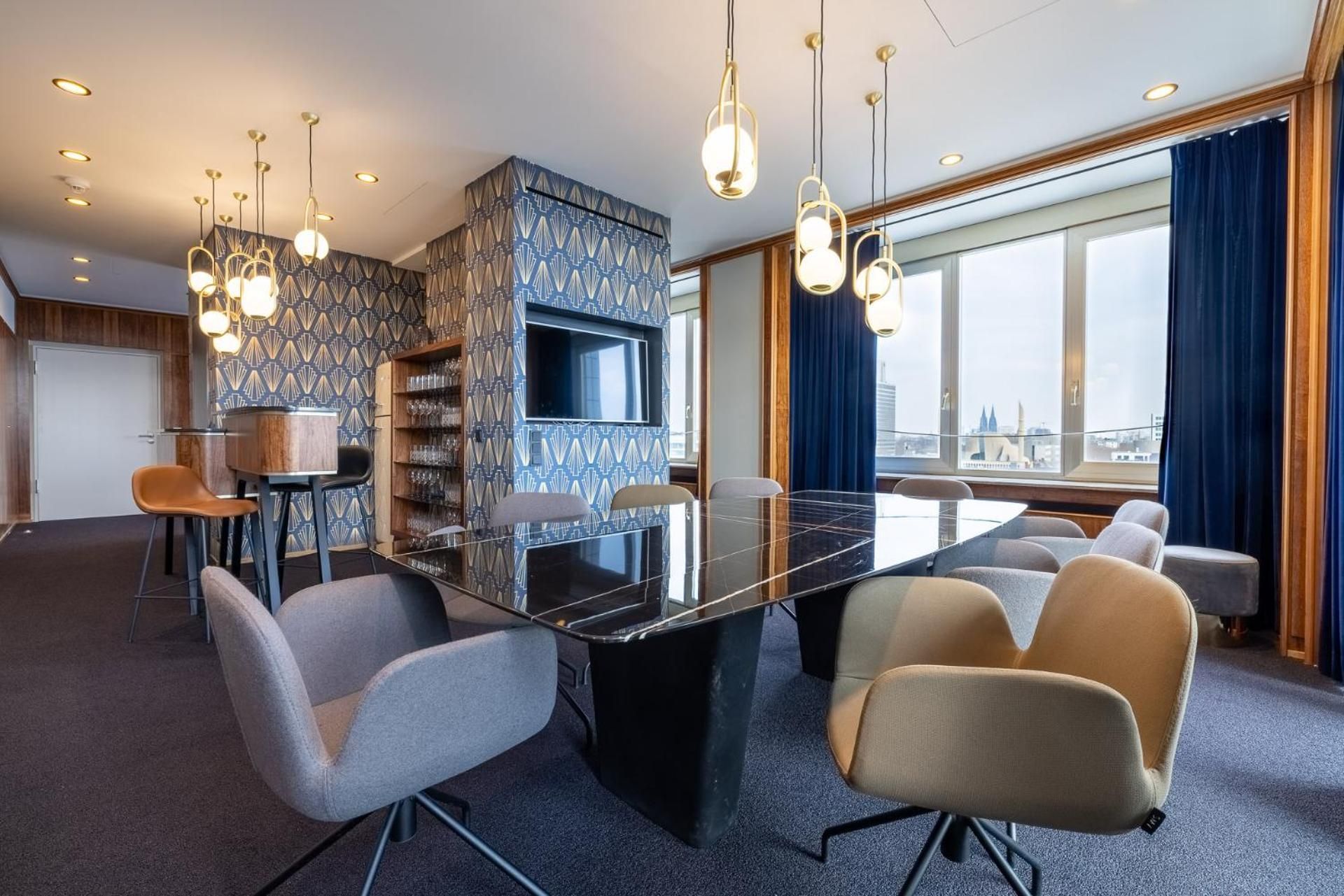 shared lounge/tv area