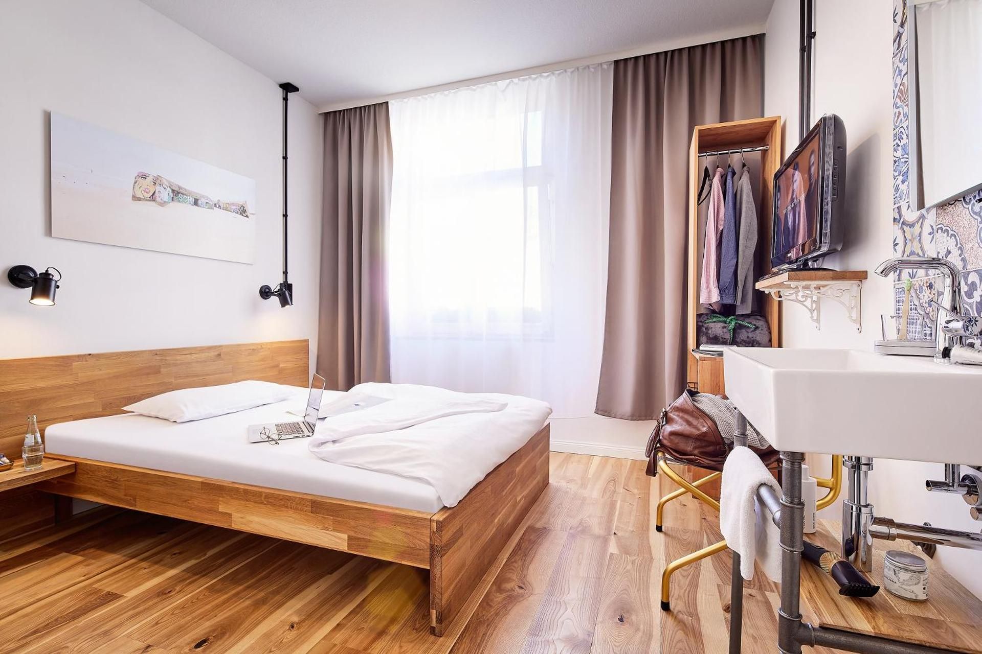 Large Single Room