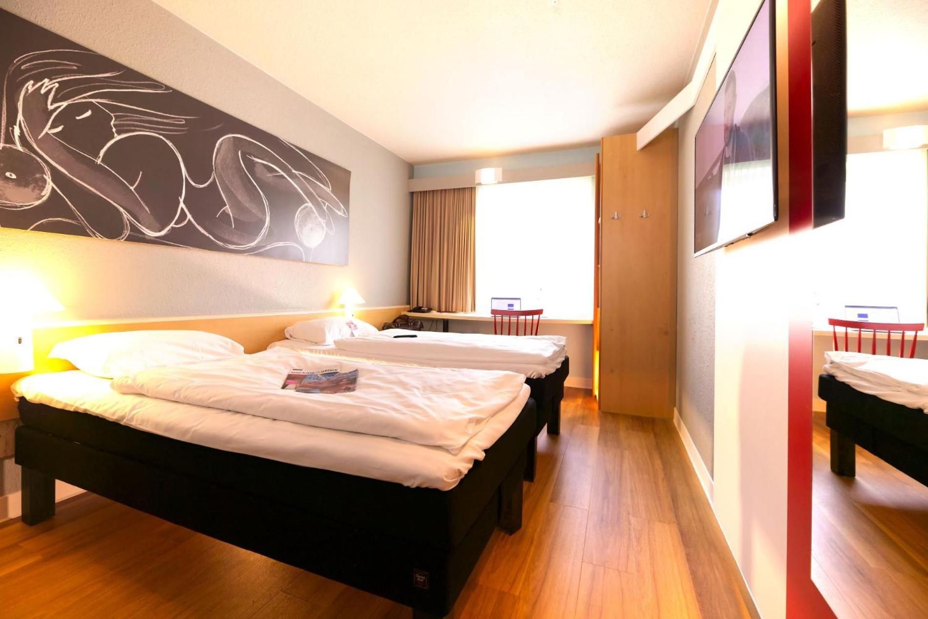 ibis KoeIn Messe Standard Room with twin beds