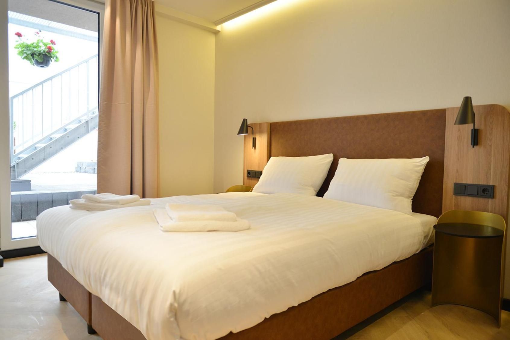 Day8 Hotel Deluxe Double Room