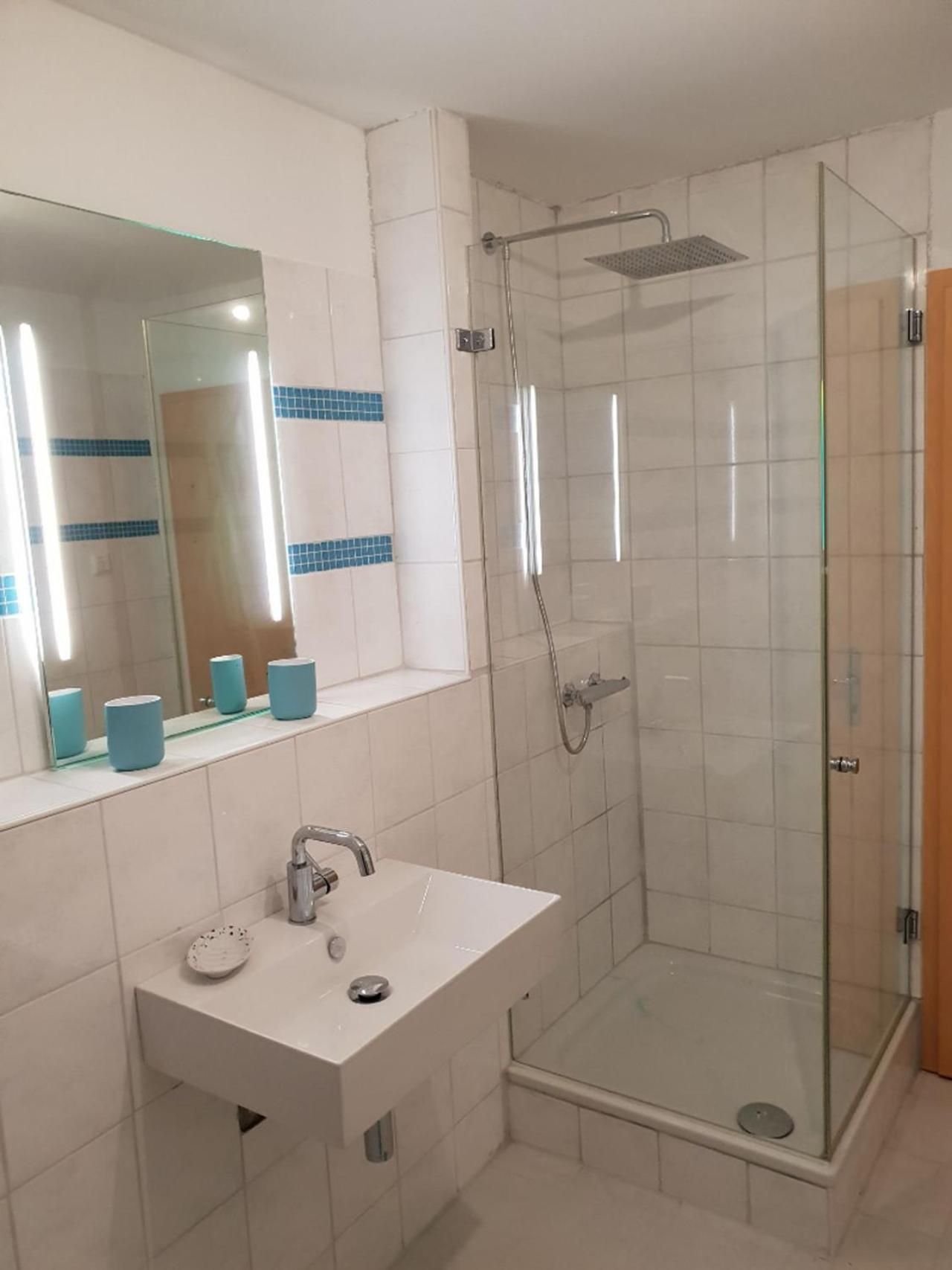 Schonste Lage am Rhein in unmittelbarer Stadtnahe, B & B Double Room - Basement 3