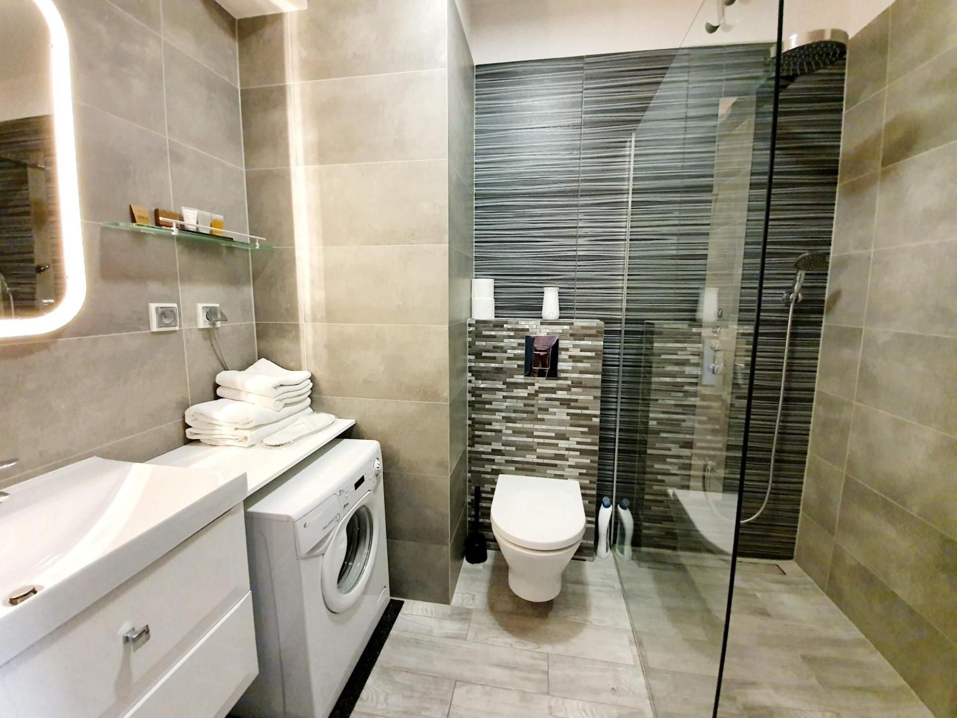 Studio Apartment with Balcony